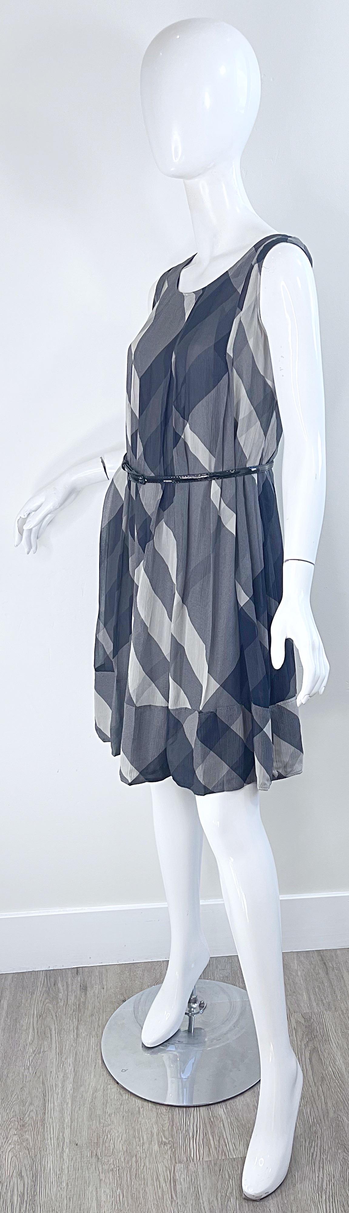 Burberry Fall 2001 Size 10 Gray Black Signature Plaid Silk Chiffon Belted Dress For Sale 10