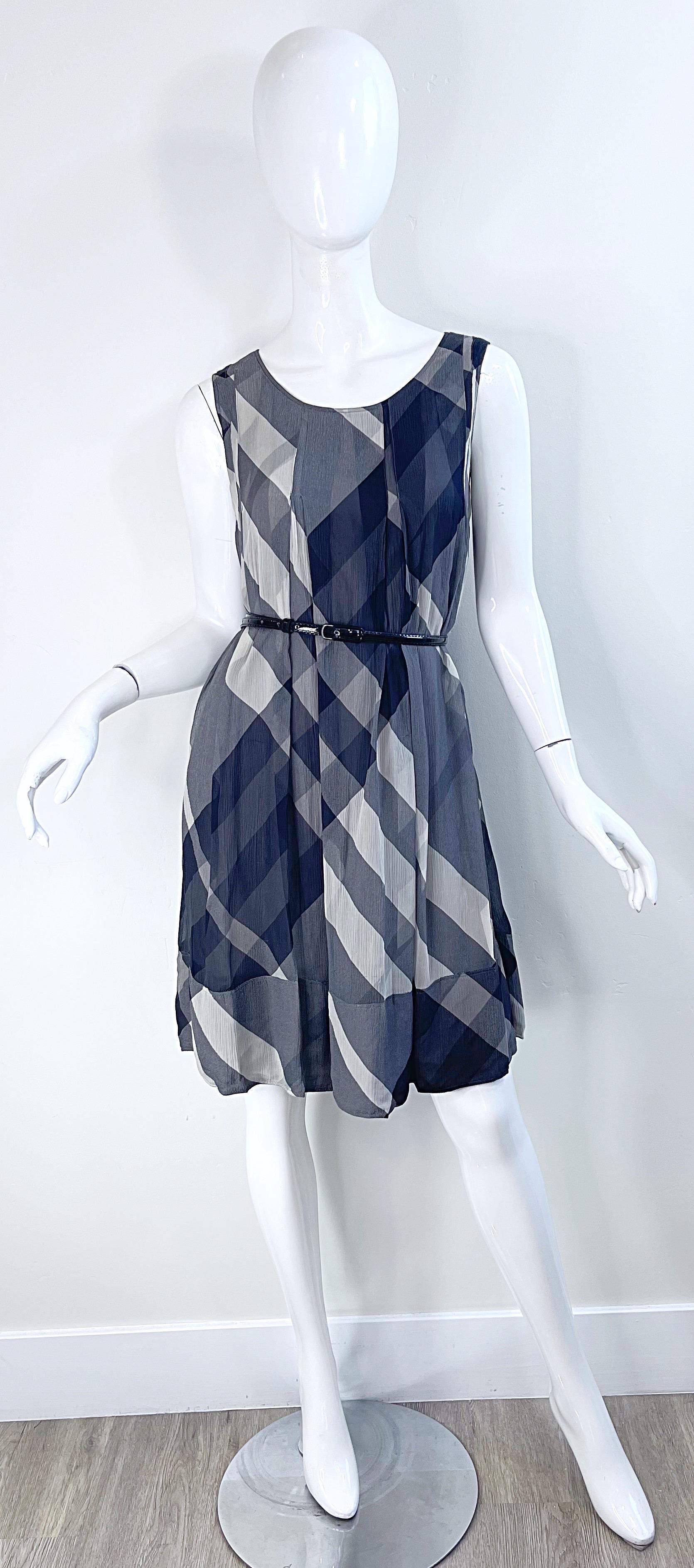 Burberry Fall 2001 Size 10 Gray Black Signature Plaid Silk Chiffon Belted Dress In Excellent Condition For Sale In San Diego, CA