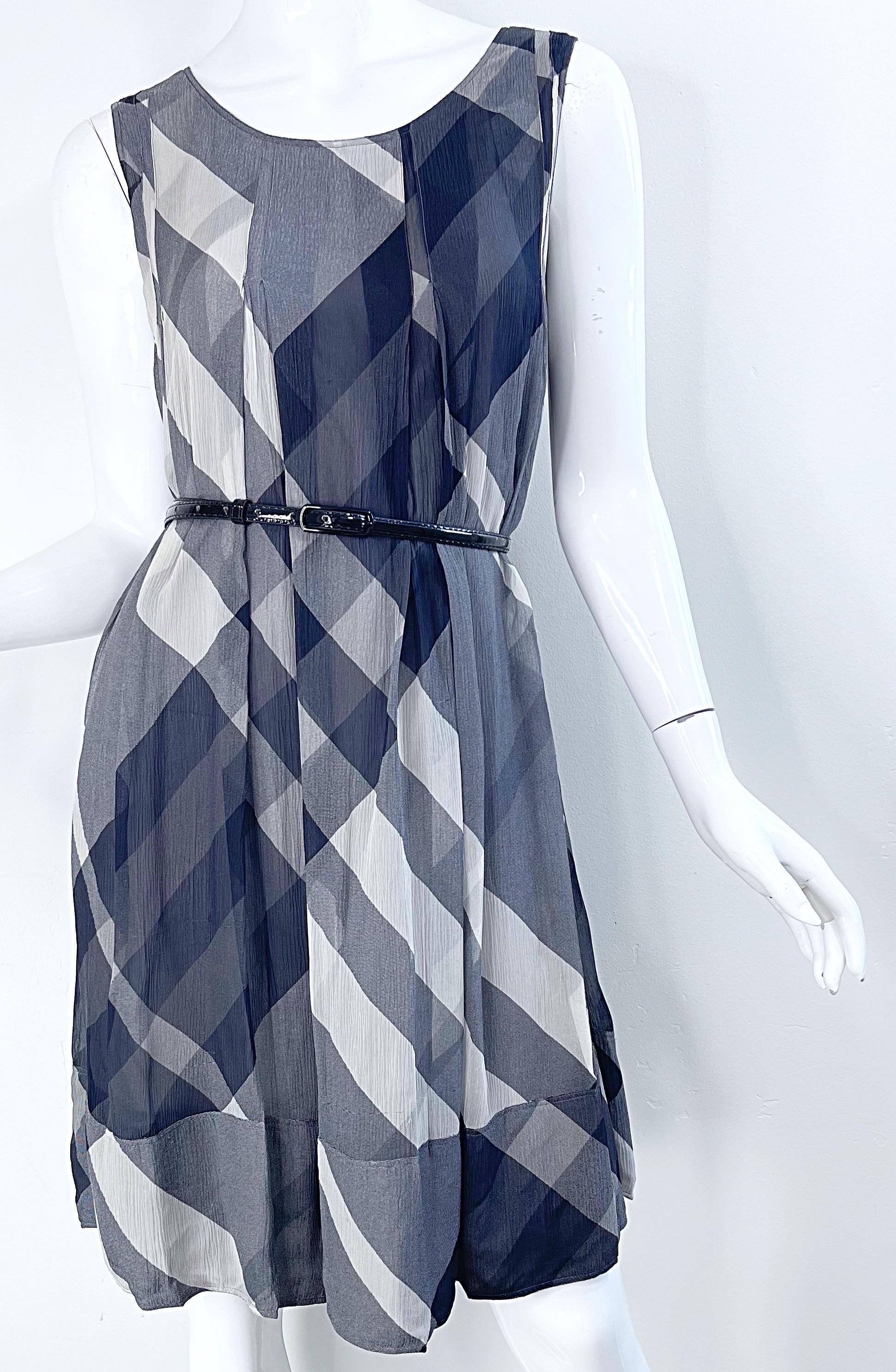 Burberry Fall 2001 Size 10 Gray Black Signature Plaid Silk Chiffon Belted Dress For Sale 4