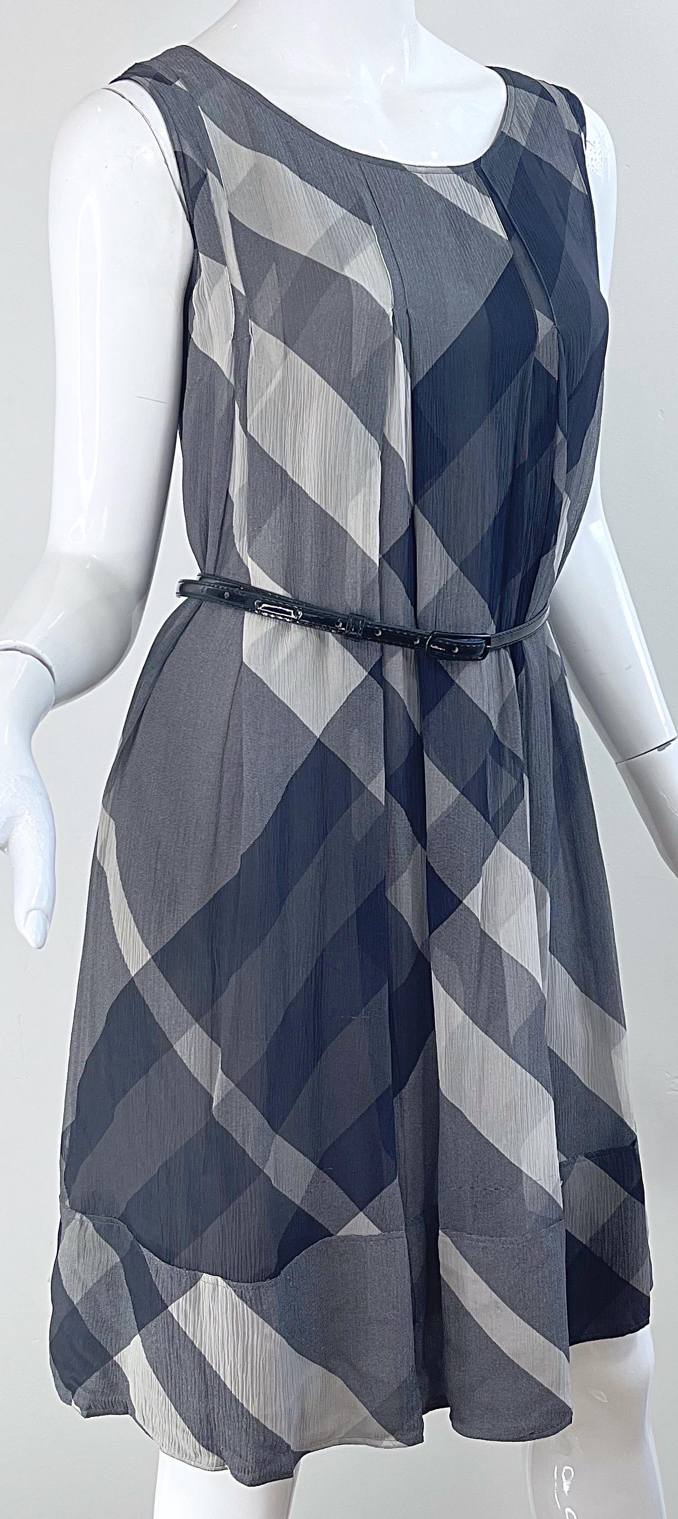 Burberry Fall 2001 Size 10 Gray Black Signature Plaid Silk Chiffon Belted Dress For Sale 5