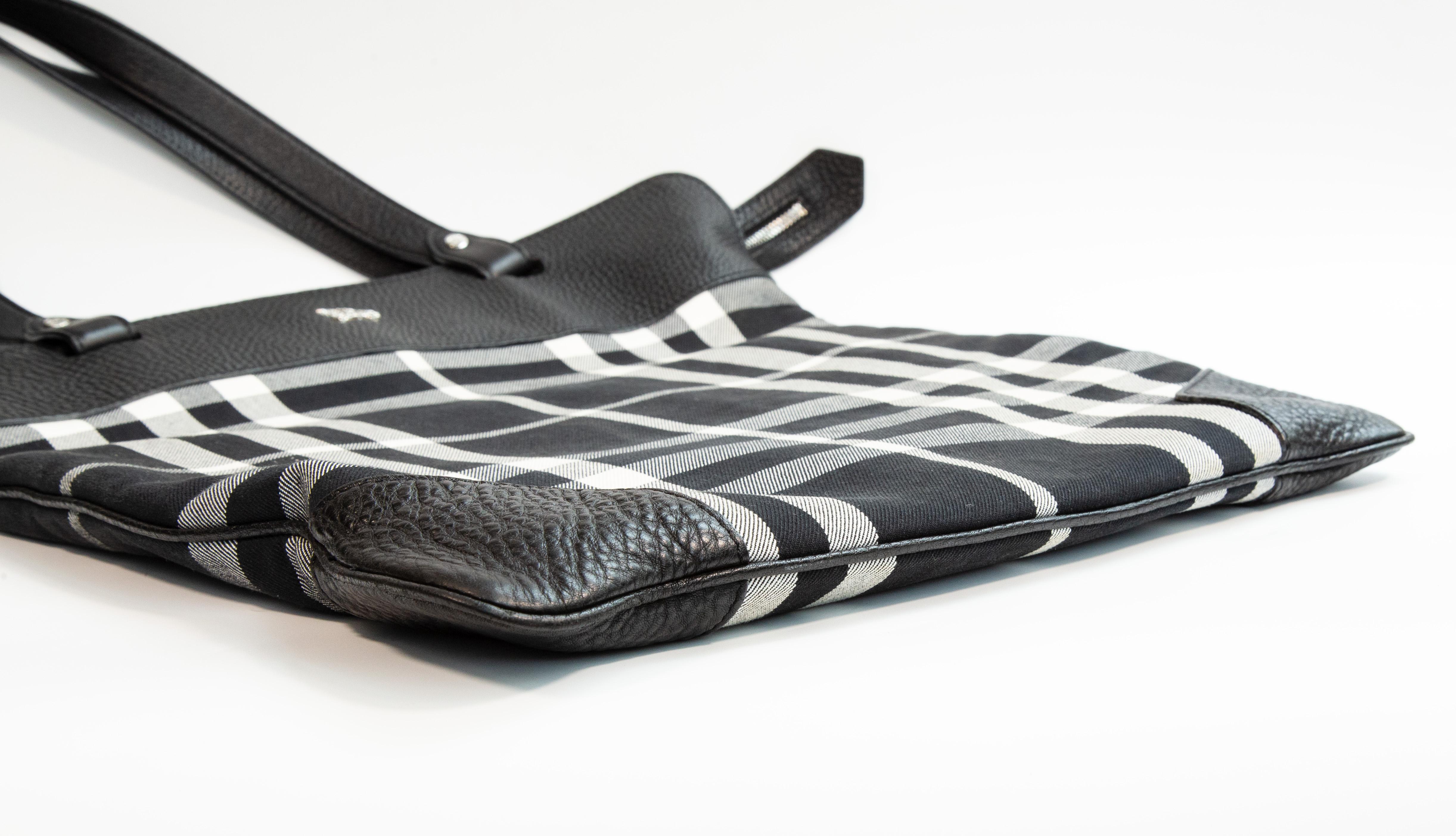 2000s Burberry Tote / Shoulder Bag in Black & White Tartan Canvas For Sale 7