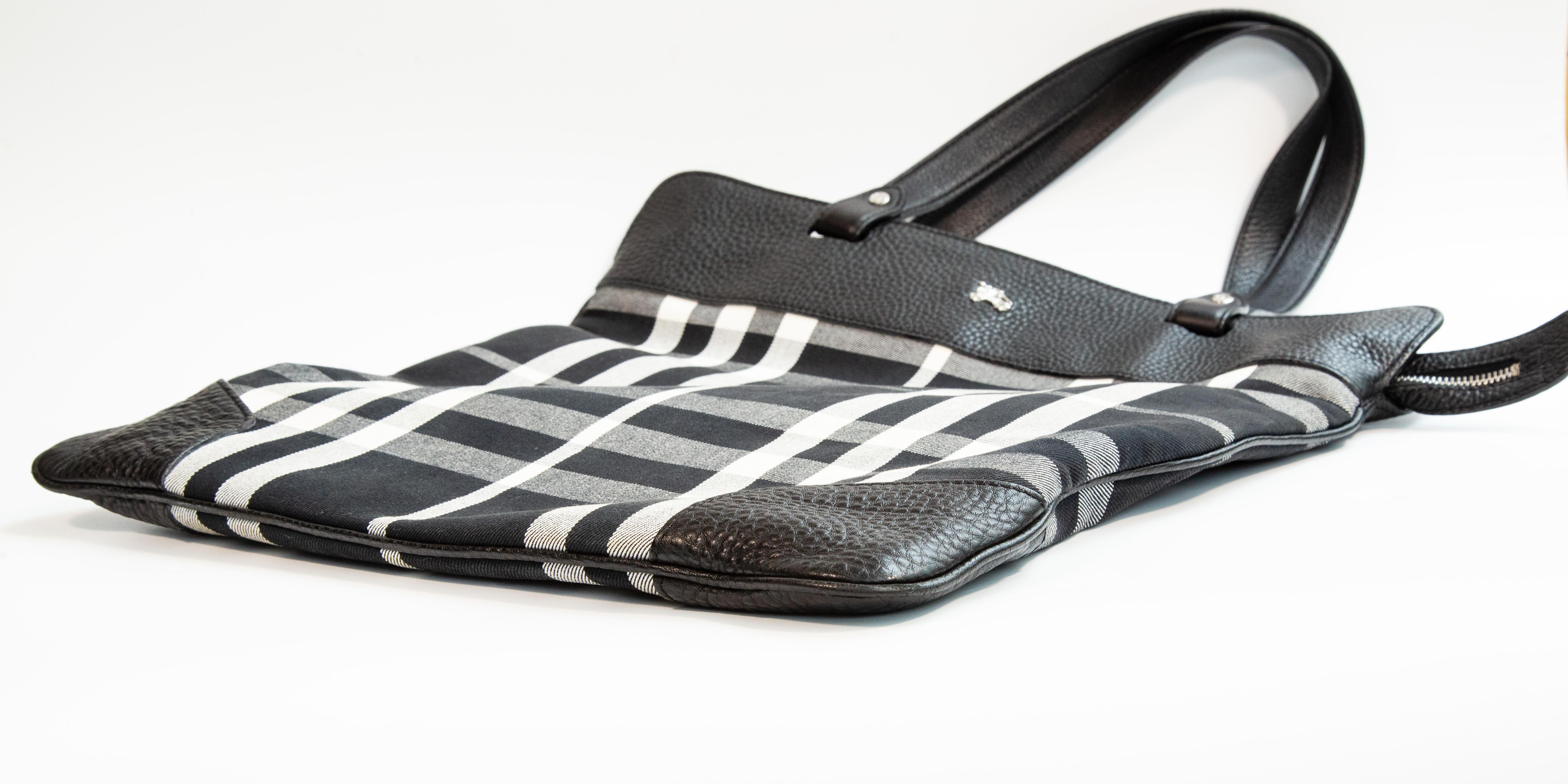 2000s Burberry Tote / Shoulder Bag in Black & White Tartan Canvas For Sale 9