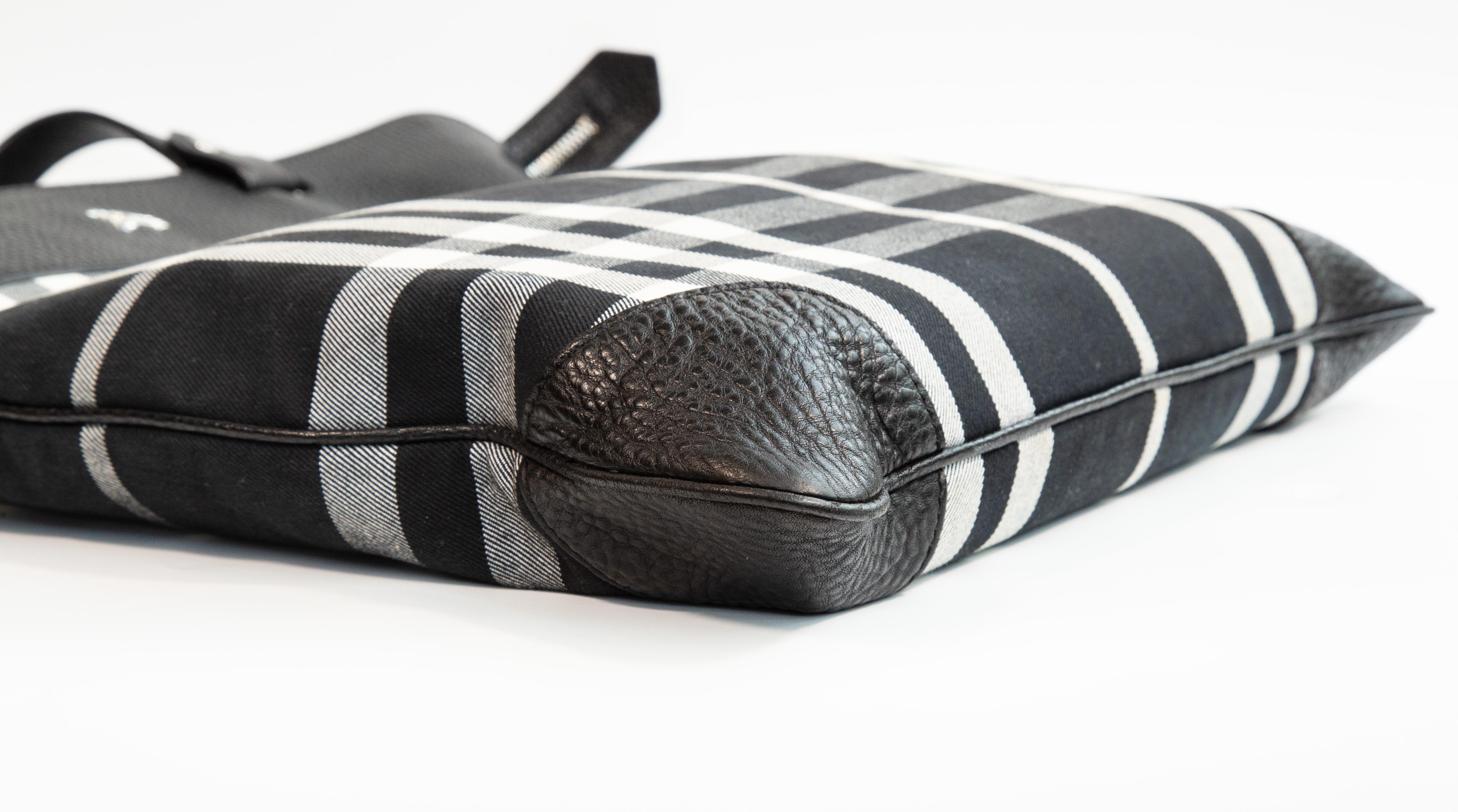 2000s Burberry Tote / Shoulder Bag in Black & White Tartan Canvas For Sale 3