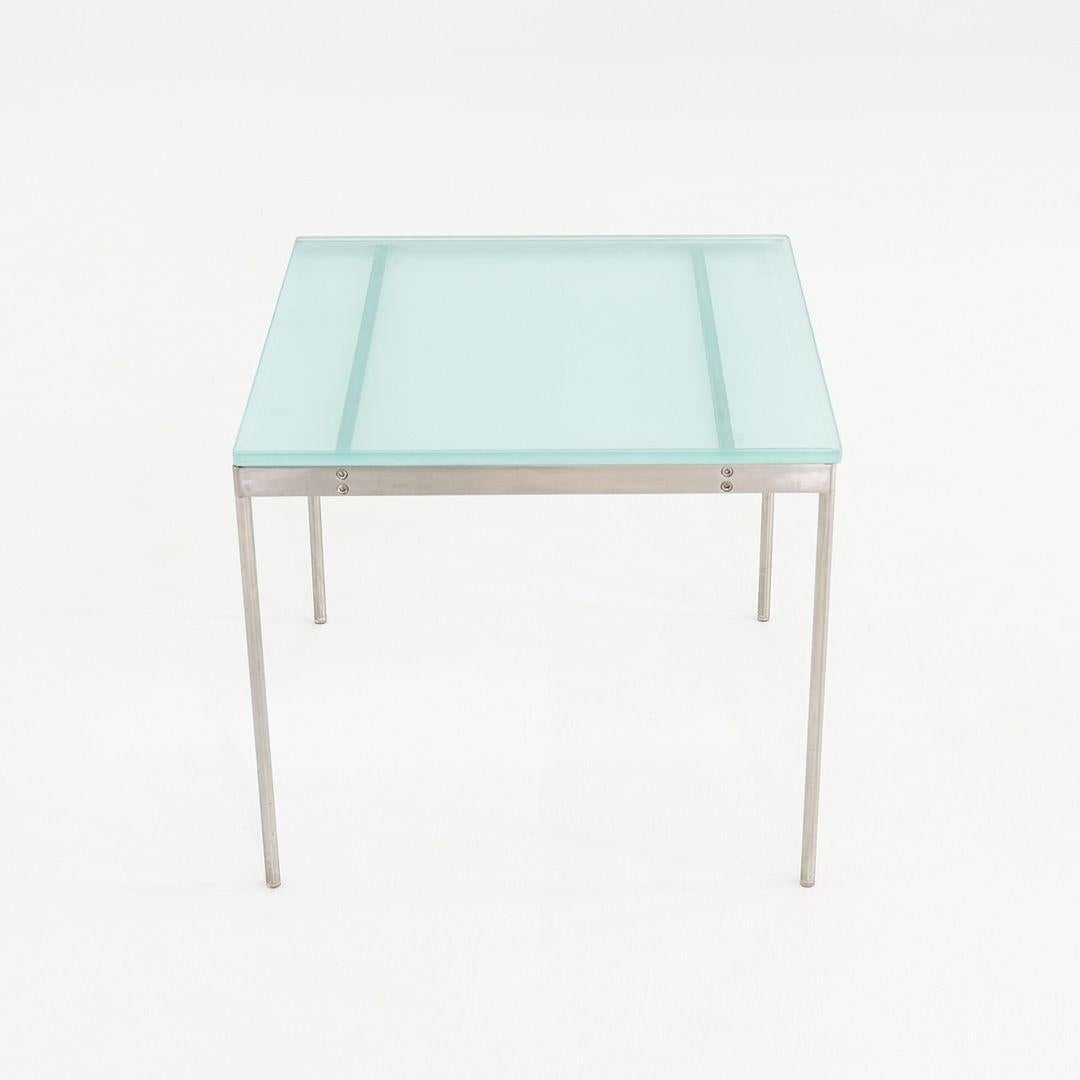 Table d'appoint carrée Cappellini des années 2000 avec structure en acier brossé et plateau en verre bleu en vente 3