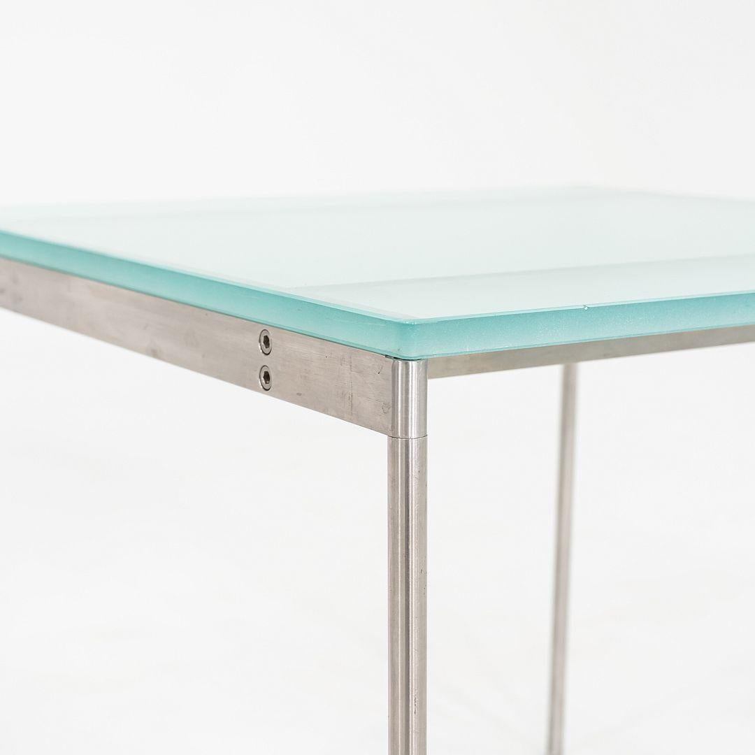 Table d'appoint carrée Cappellini des années 2000 avec structure en acier brossé et plateau en verre bleu en vente 4
