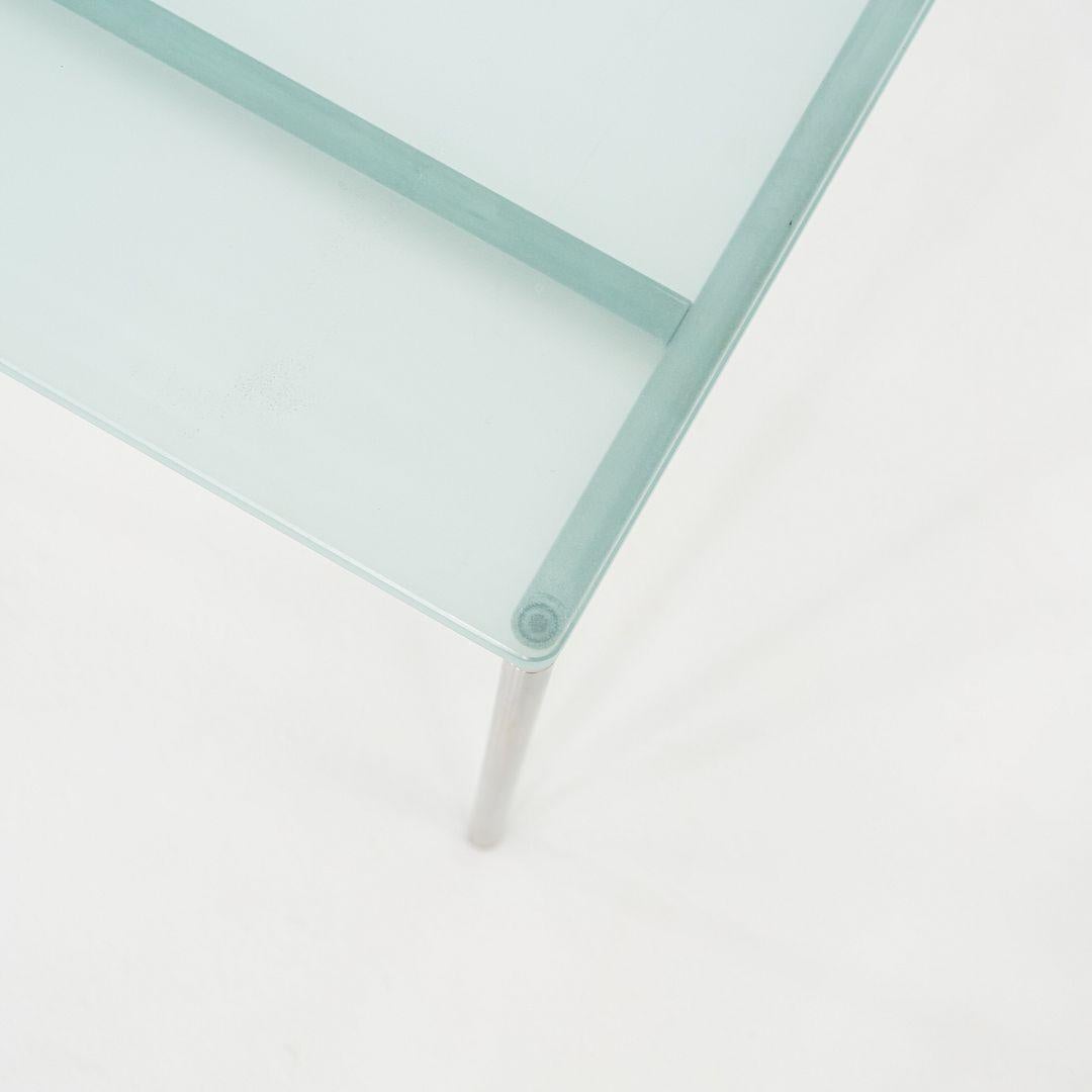XXIe siècle et contemporain Table d'appoint carrée Cappellini des années 2000 avec structure en acier brossé et plateau en verre bleu en vente