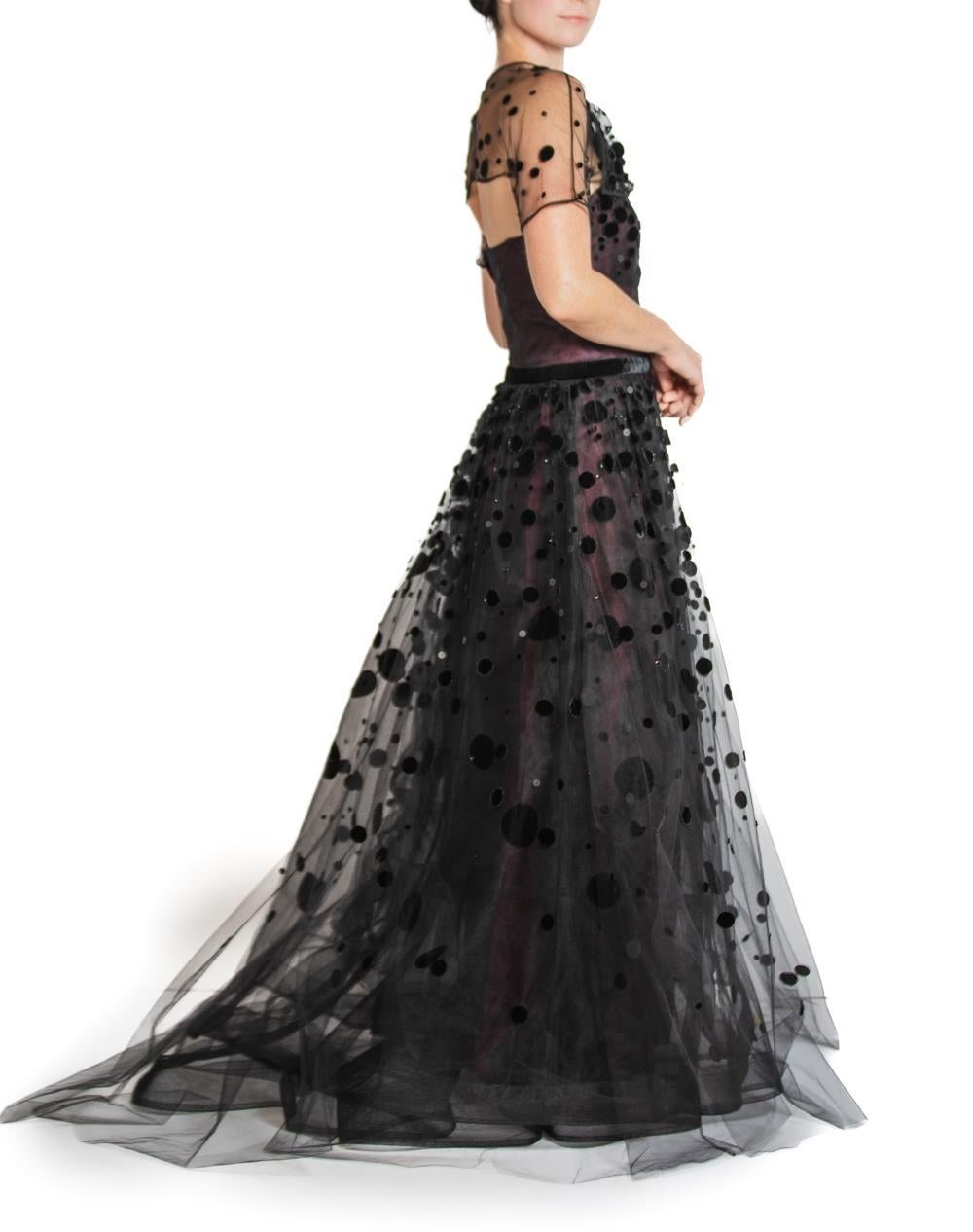 2000S Carolina Herrera Black & Burgundy Silk Beaded Tulle Strapless Ball Gown W In Excellent Condition For Sale In New York, NY