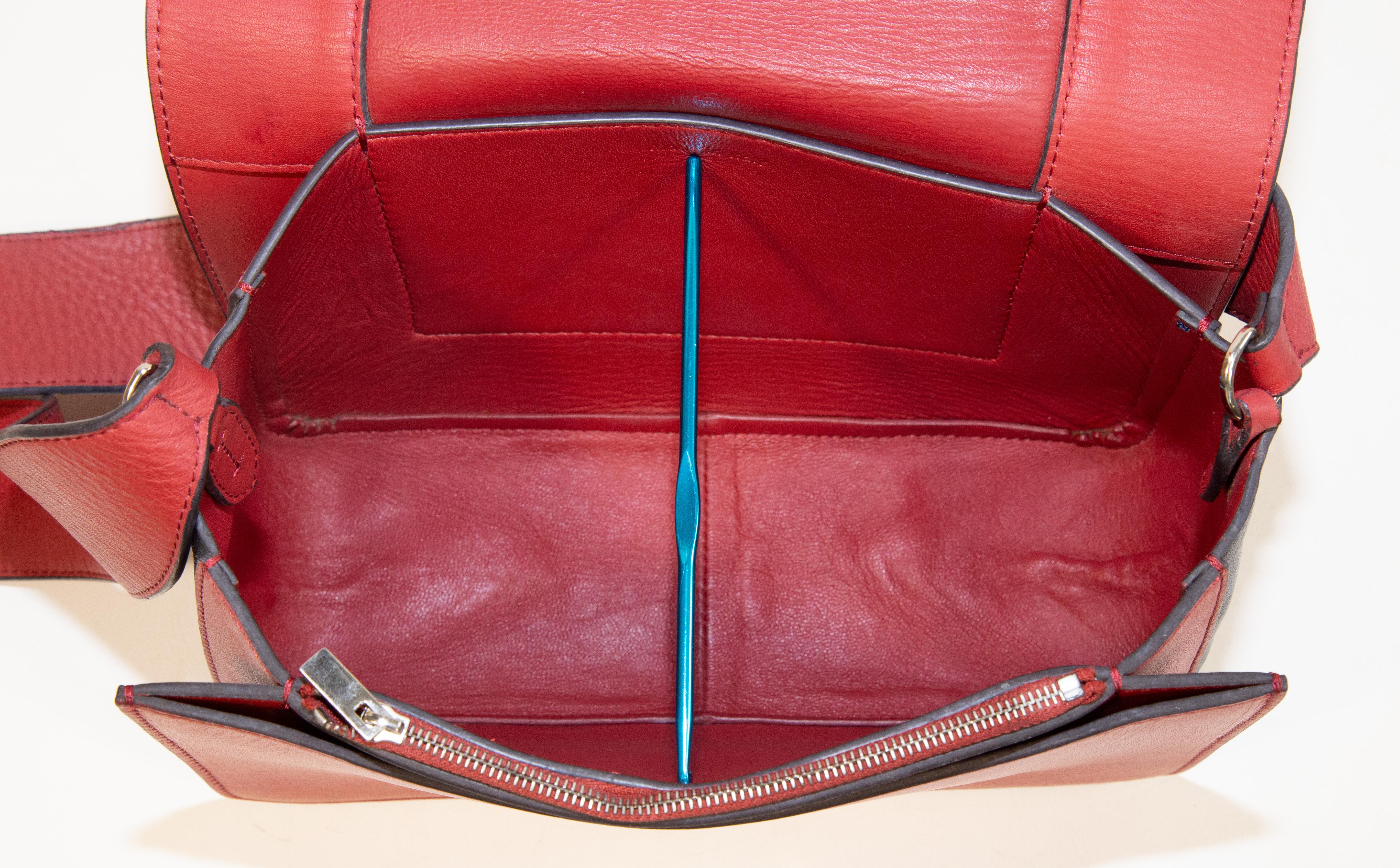 2000s Celine Frame Shoulder Bag Red & Anthracite Leather For Sale 5