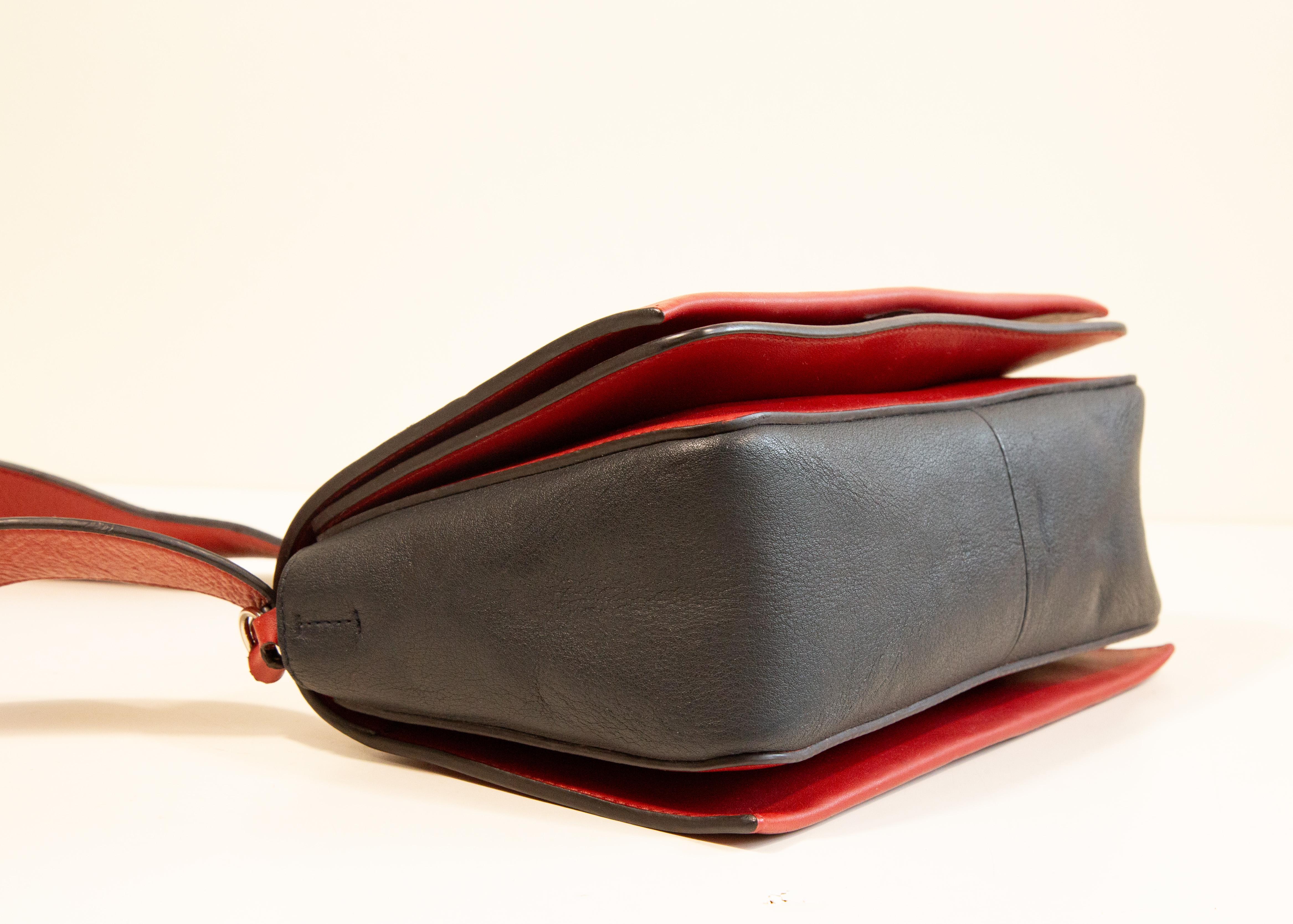 2000s Celine Frame Shoulder Bag Red & Anthracite Leather For Sale 4