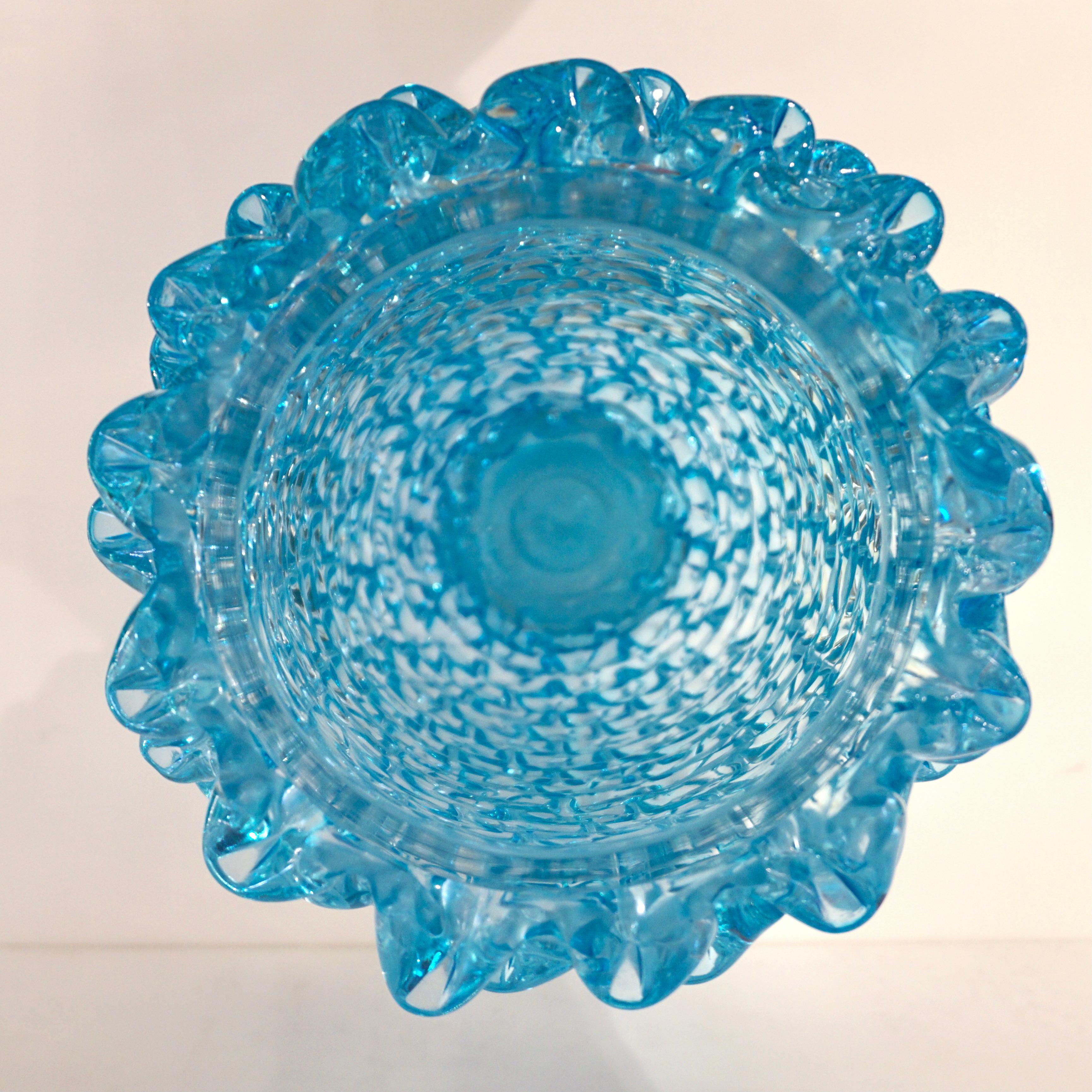 Fait main Paire de vases ovoïdes italiens Cenedese des années 2000 en verre de Murano bleu aigue-marine Rostrato en vente