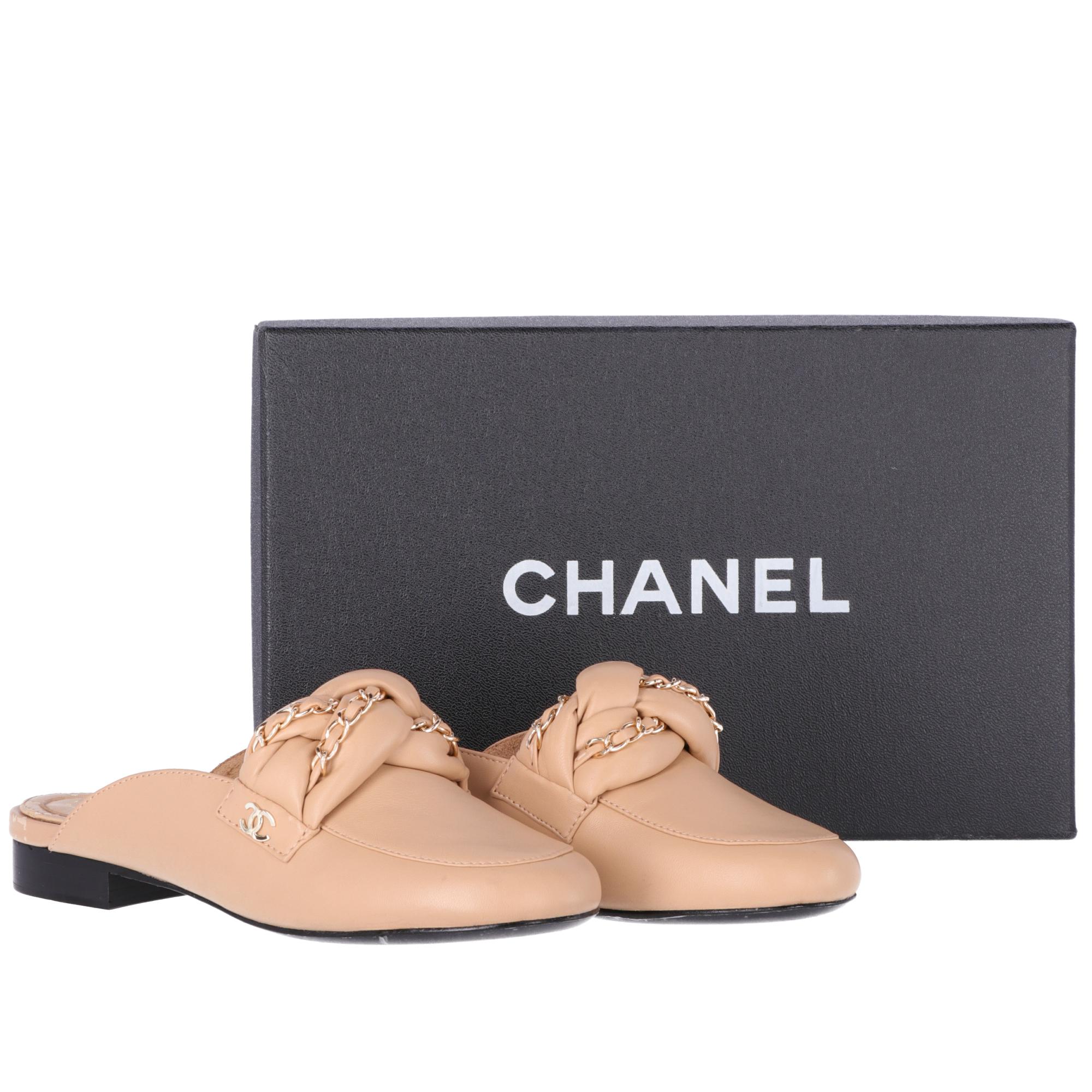 Women's 2000s Chanel Beige Leather Mules