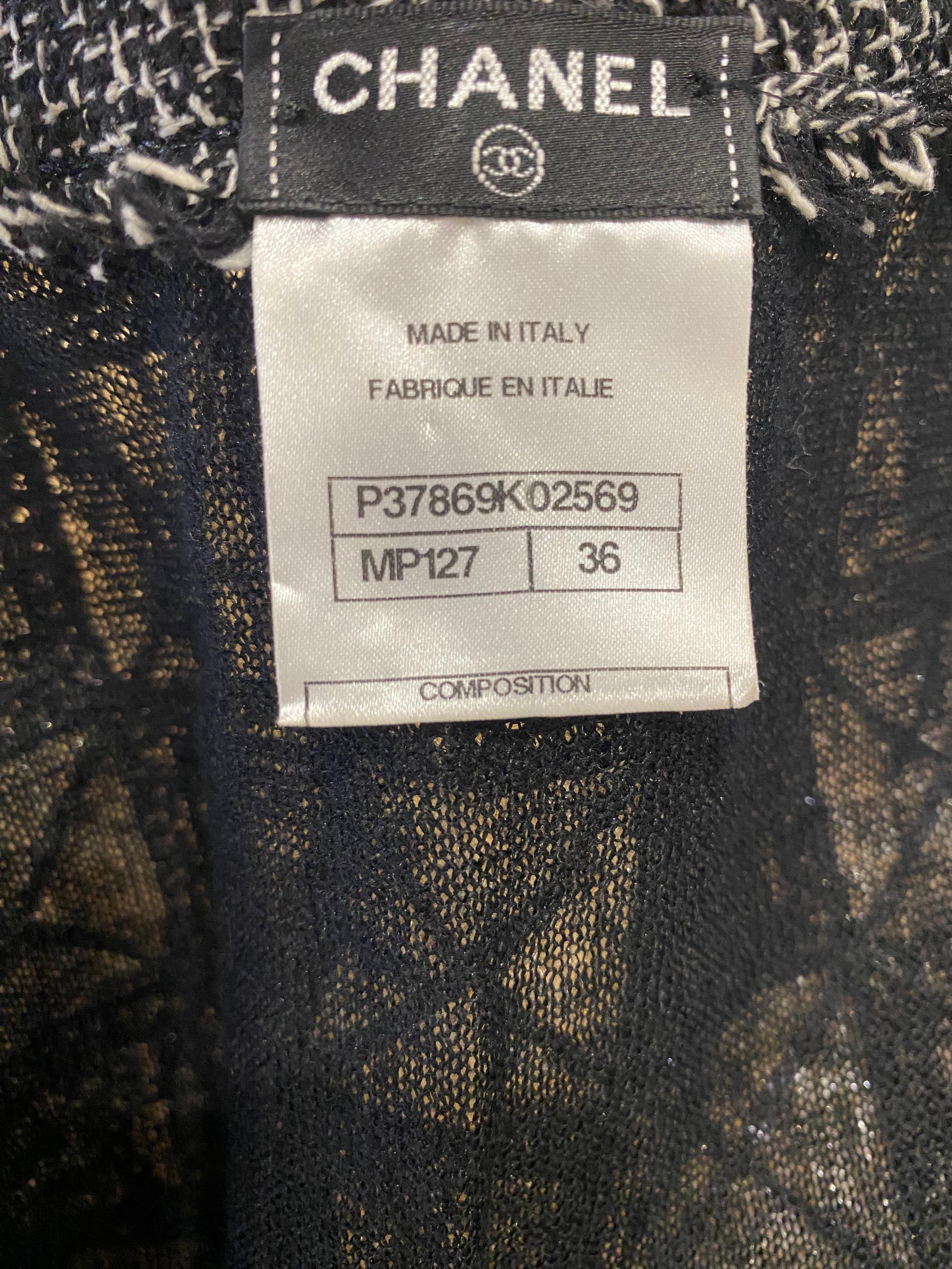 Chanel black and white sequin knit sleeveless dress with cardigan. Perfect for rehearsal dinner or cocktail partyl.
Marked size 36
Fit US 2/4
Dress and Cardigan in Excellent condition with price tag on.
