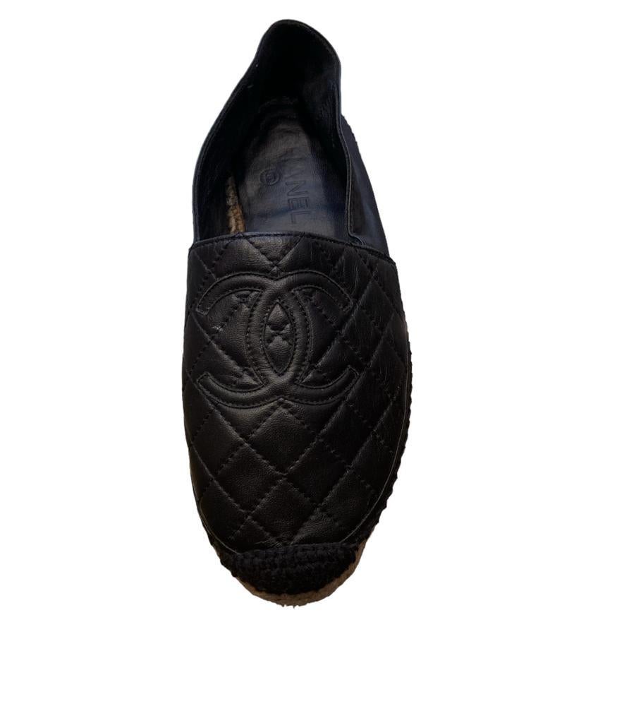 2000S Chaussures Espadrille CHANEL noires Excellent état - En vente à New York, NY