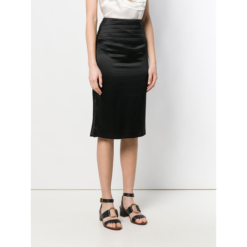 Chanel midi black silk skirt. High waist with decorative stitching, pleated details on the back, side zip closure.
Years: 2002

Made In France

Size: 38 FR

Linear measures

Height: 70 cm
Waist: 30 cm
Hips: 45 cm