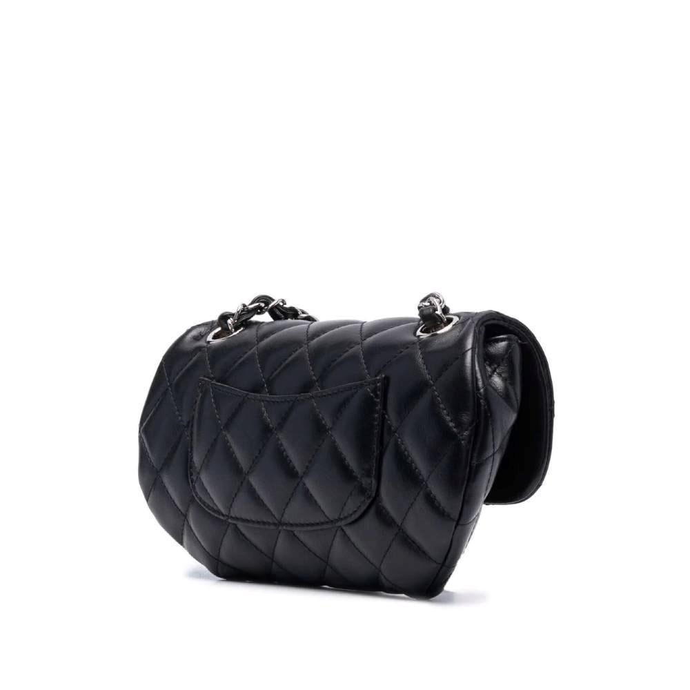 2000s Chanel black quilted leather small shoulder bag In Excellent Condition In Lugo (RA), IT