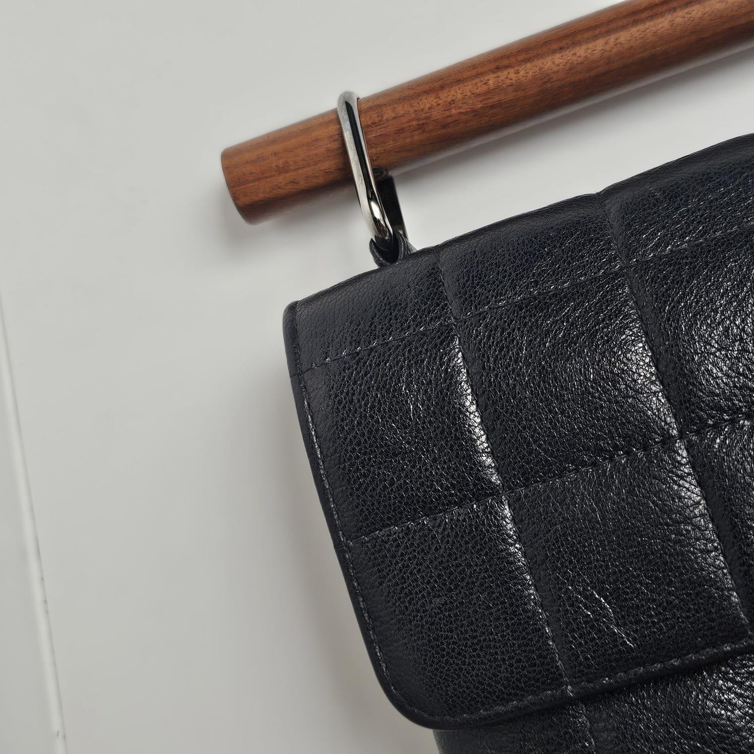 2000s Chanel Black Quilted Wooden Top Handle Reissue Clutch 6
