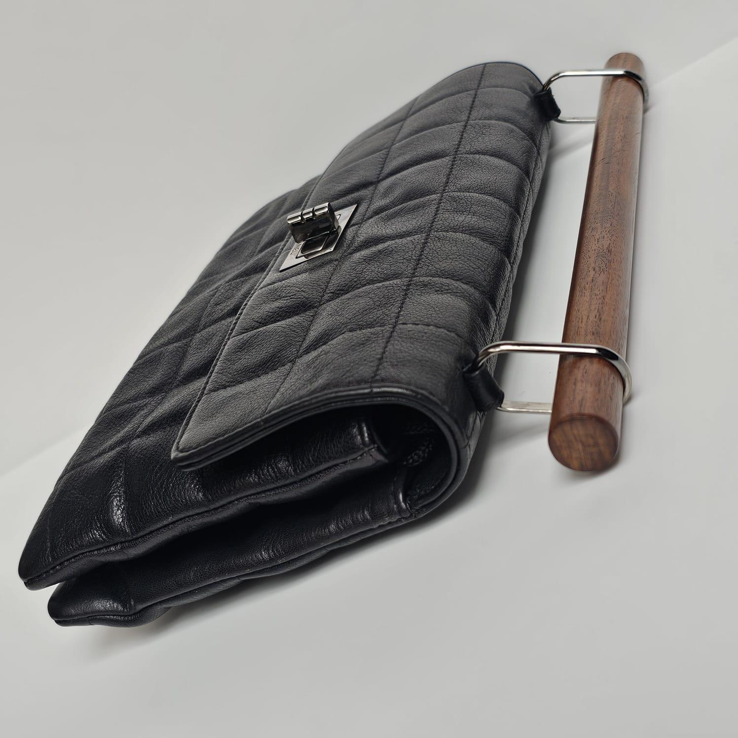 2000s Chanel Black Quilted Wooden Top Handle Reissue Clutch 7