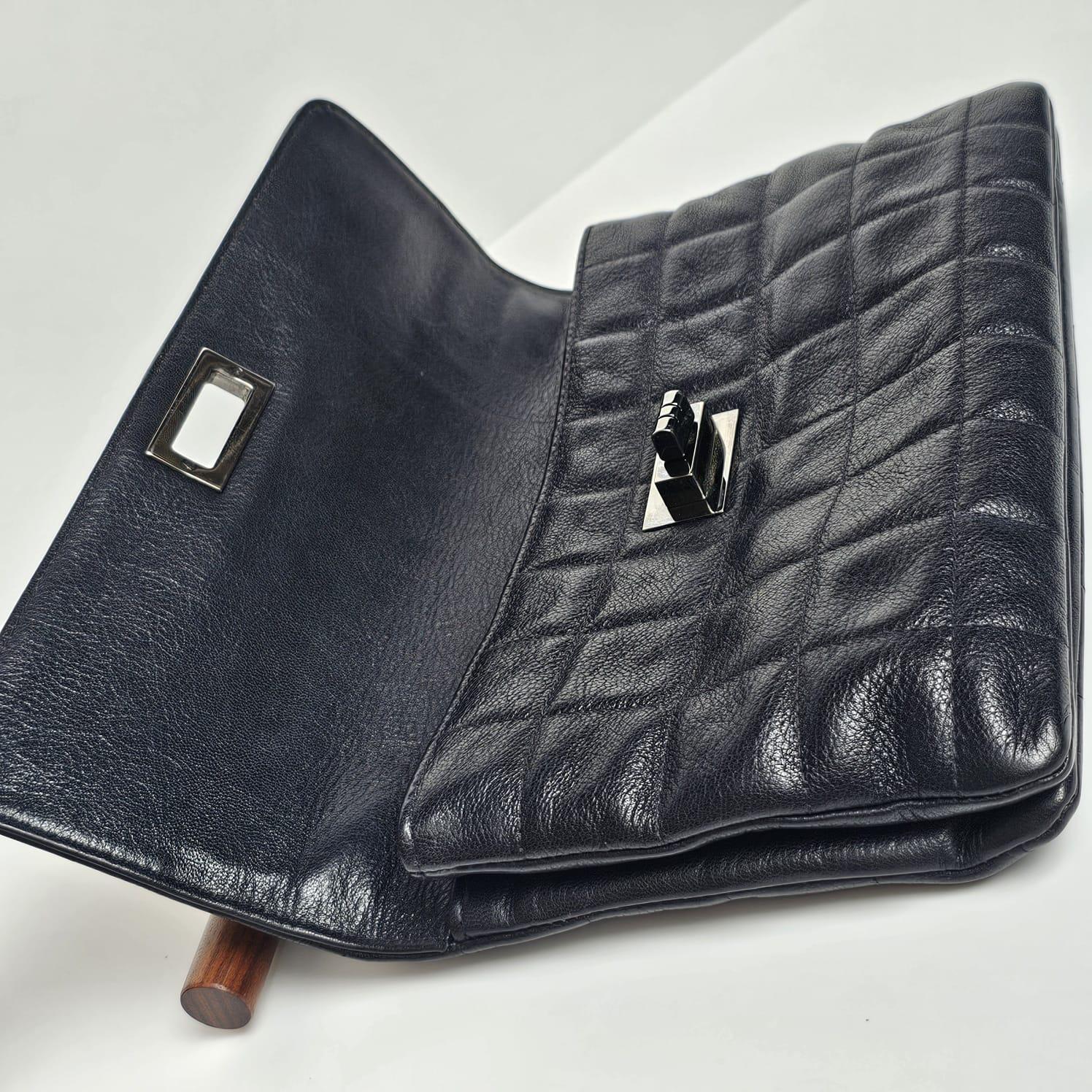 2000s Chanel Black Quilted Wooden Top Handle Reissue Clutch 11