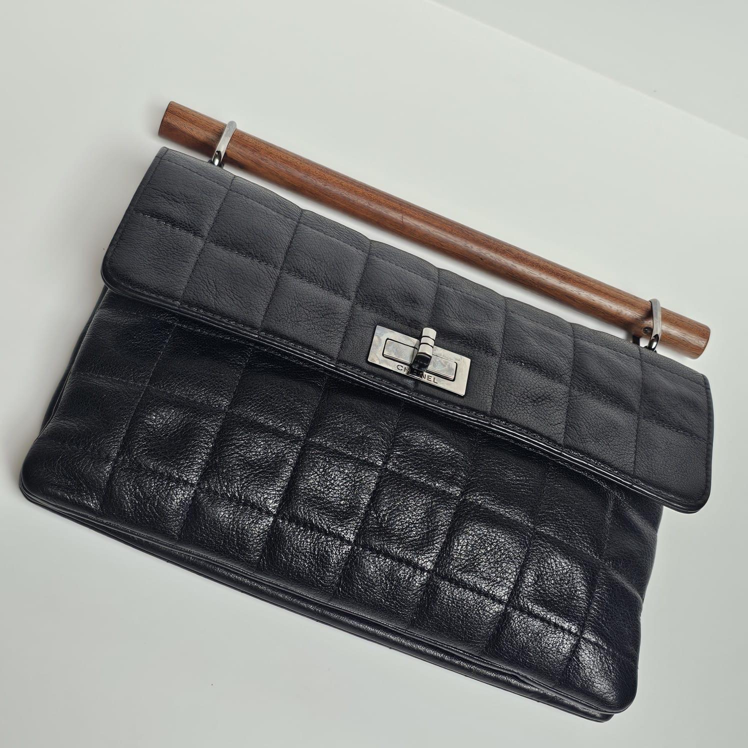 2000s Chanel Black Quilted Wooden Top Handle Reissue Clutch 12