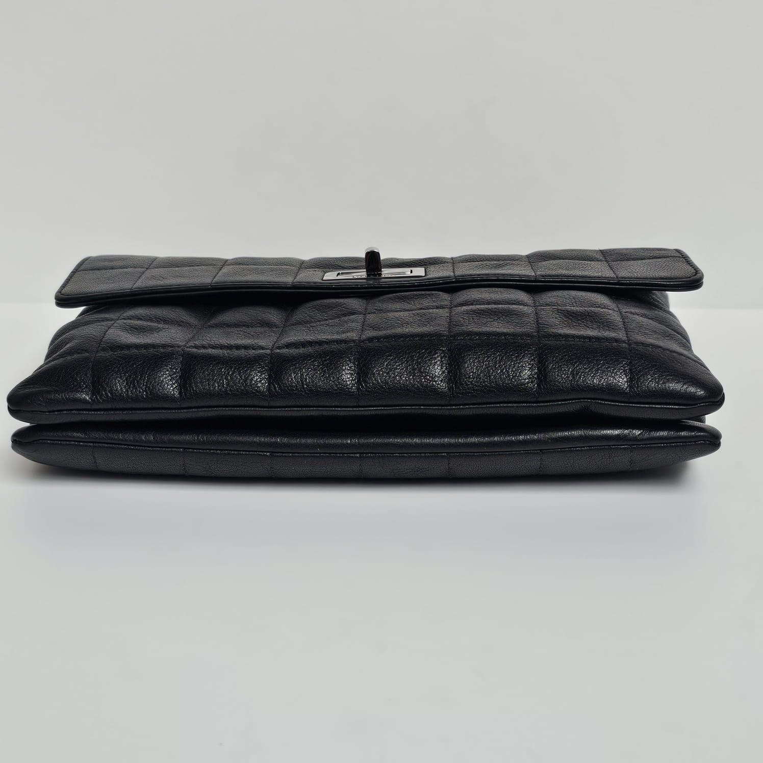 2000s Chanel Black Quilted Wooden Top Handle Reissue Clutch 3