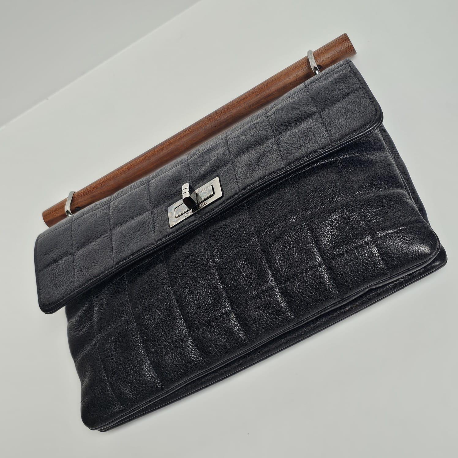 2000s Chanel Black Quilted Wooden Top Handle Reissue Clutch 4