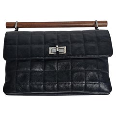 2000s Chanel Negro Acolchado Madera Asa Superior Reissue Clutch