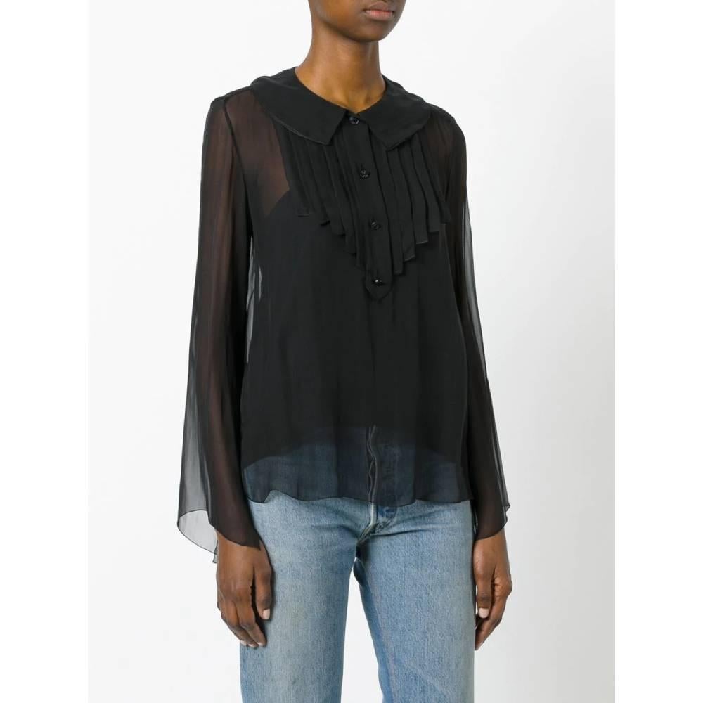 Chanel transparent black silk blouse with ruffles. Classic collar, long sleeves with wide slit and black front buttons.

Size: 38 FR

Flat measurements
Height: 64 cm
Shoulders: 39 cm
Bust: 50 cm
Sleeves: 67 cm

Product code: A5186

Composition:
