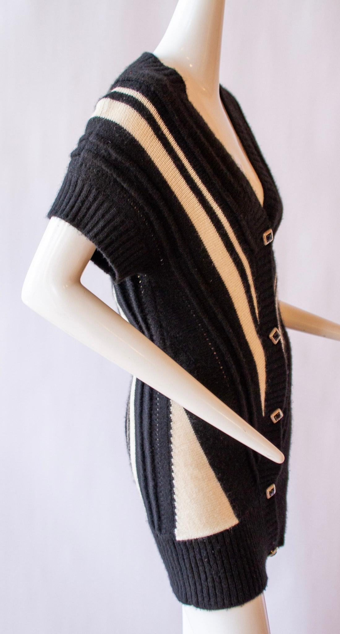 2000s Chanel Black & White Cashmere Cardigan In Excellent Condition In Kingston, NY