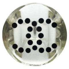 Anello Chanel CC anni 2000 con logo in resina monocromatica Anello Chanel CC anni 2000 con logo in resina monocromatica