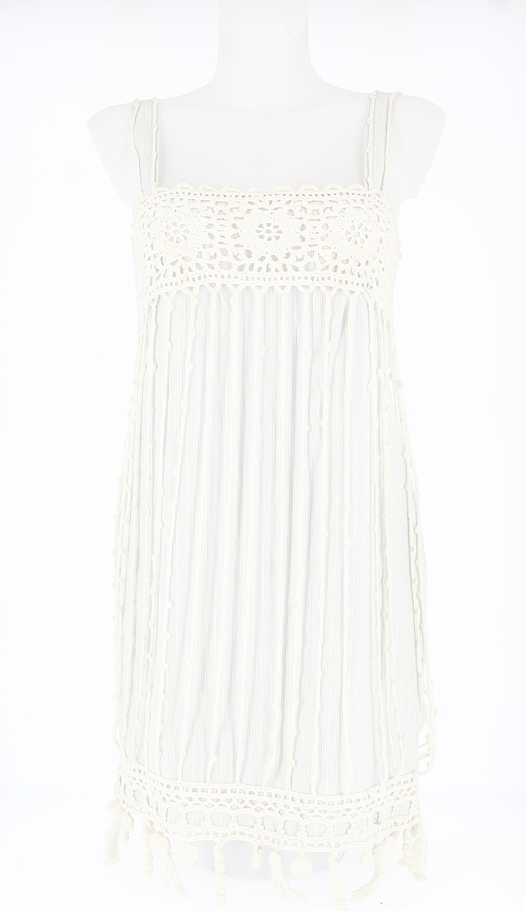 Chanel Cruise collection ready to wear dress.
Very good condition, shows very light signs of use on the fatening system.
Stripped blue and white cotton jersey dress, knit ropes and small knots in white wool, zipper fasening on the back.
Size