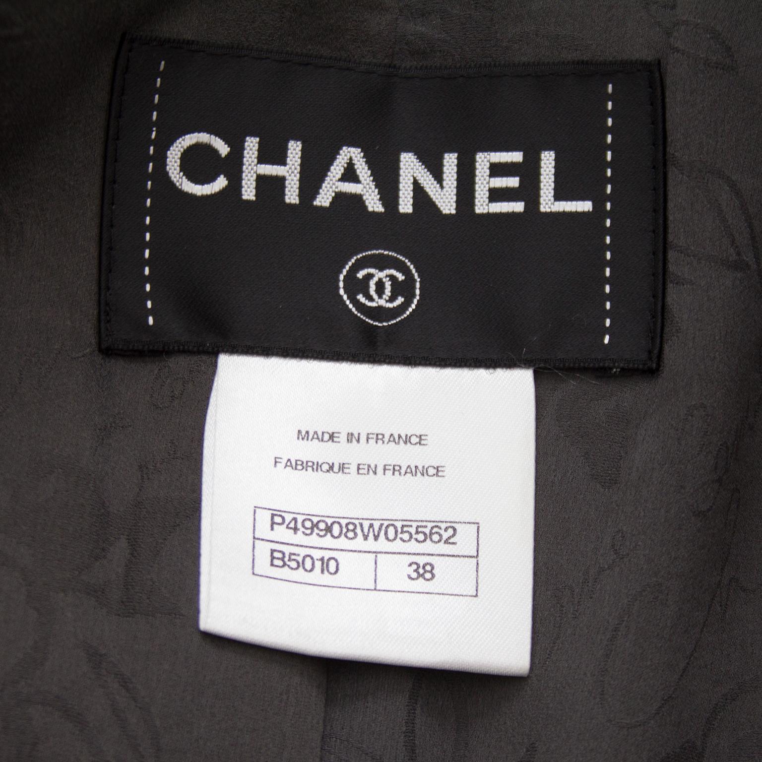 Veste courte en flanelle grise Chanel des années 2000 en vente 3