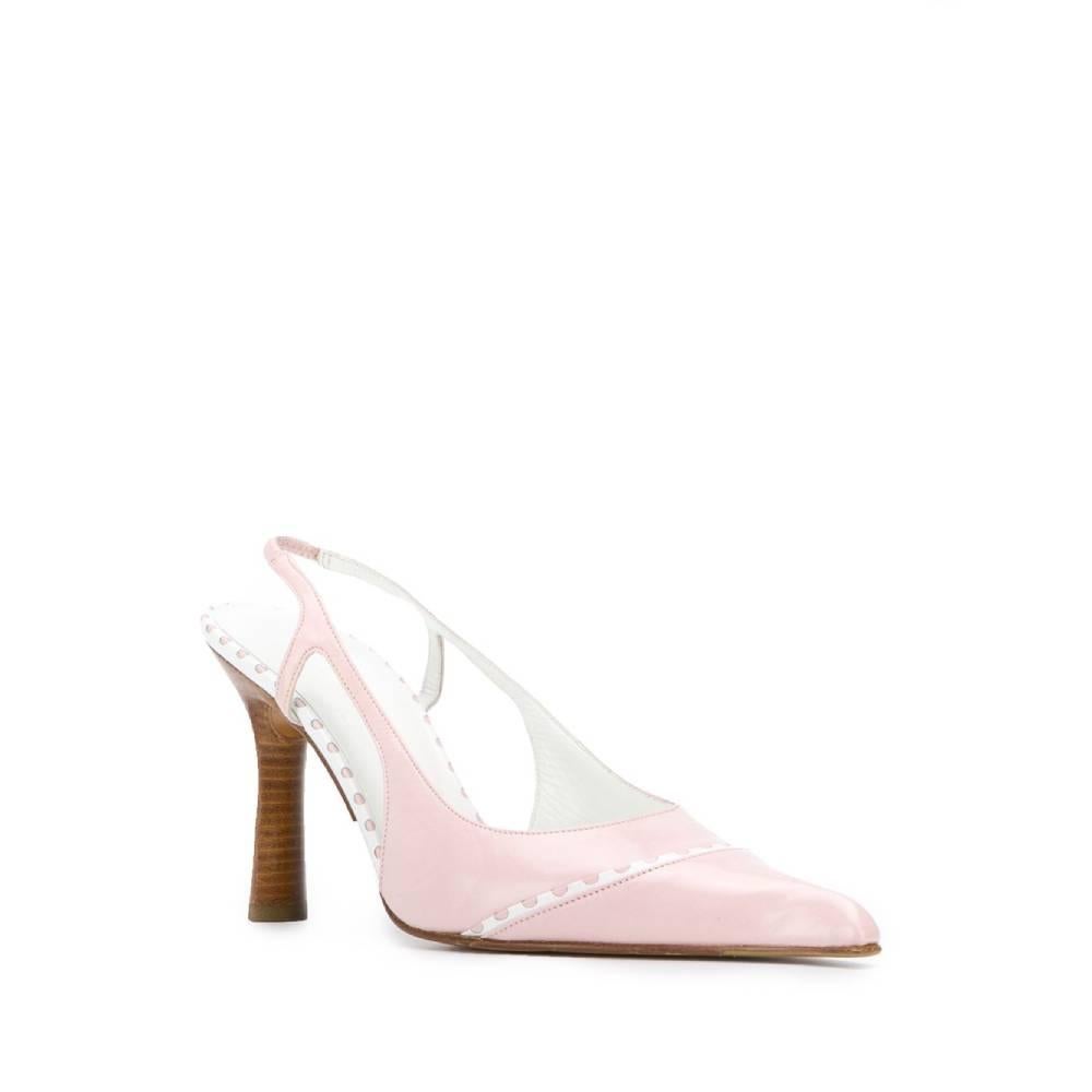 Chanel pink slingback pumps with stiletto heel. Pointed toe model with logoed insole and heel.

Size: 38 ½  EU

Insole lenght: 24,5 cm
Heel: 10 cm

Product code: A7022

Composition: 
Outer: 100% Leather
Insole: 100% Leather
Sole: 100% Calf