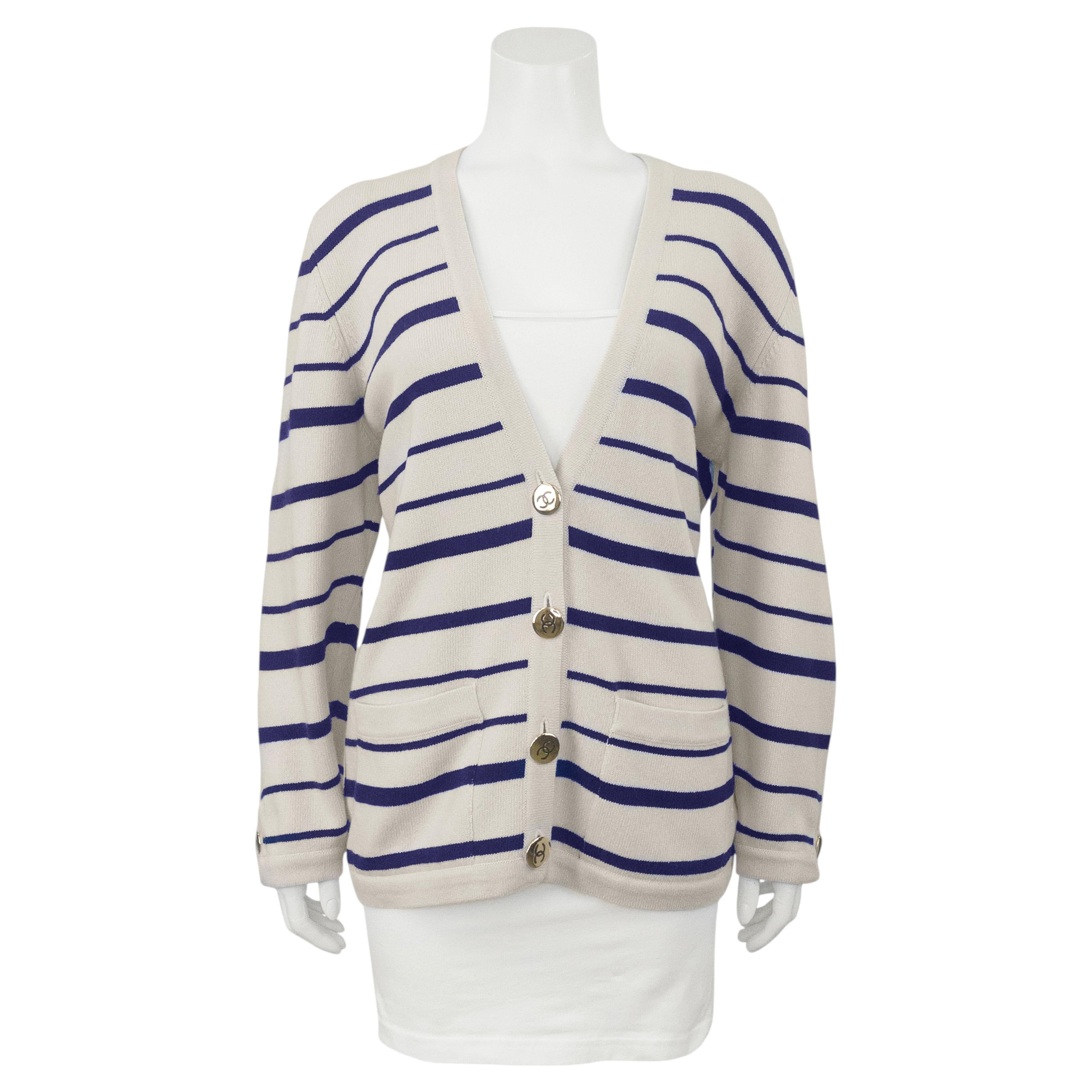 Cardigan Chanel en cachemire écossais à rayures beiges et bleu marine, des années 2000