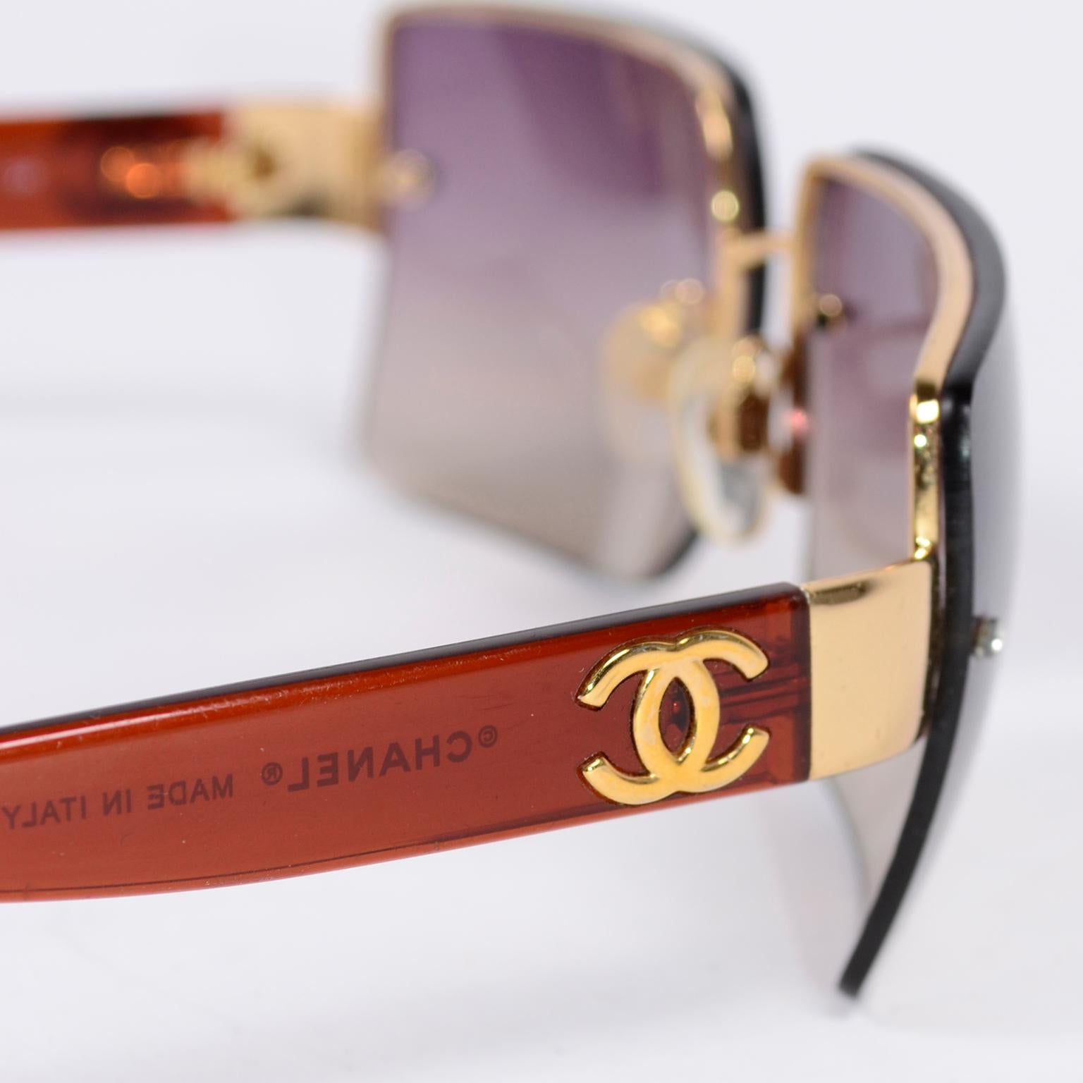 2000s Chanel Sunglasses With Purple Gradient Lenses & CC Logo on Arms In Good Condition In Portland, OR