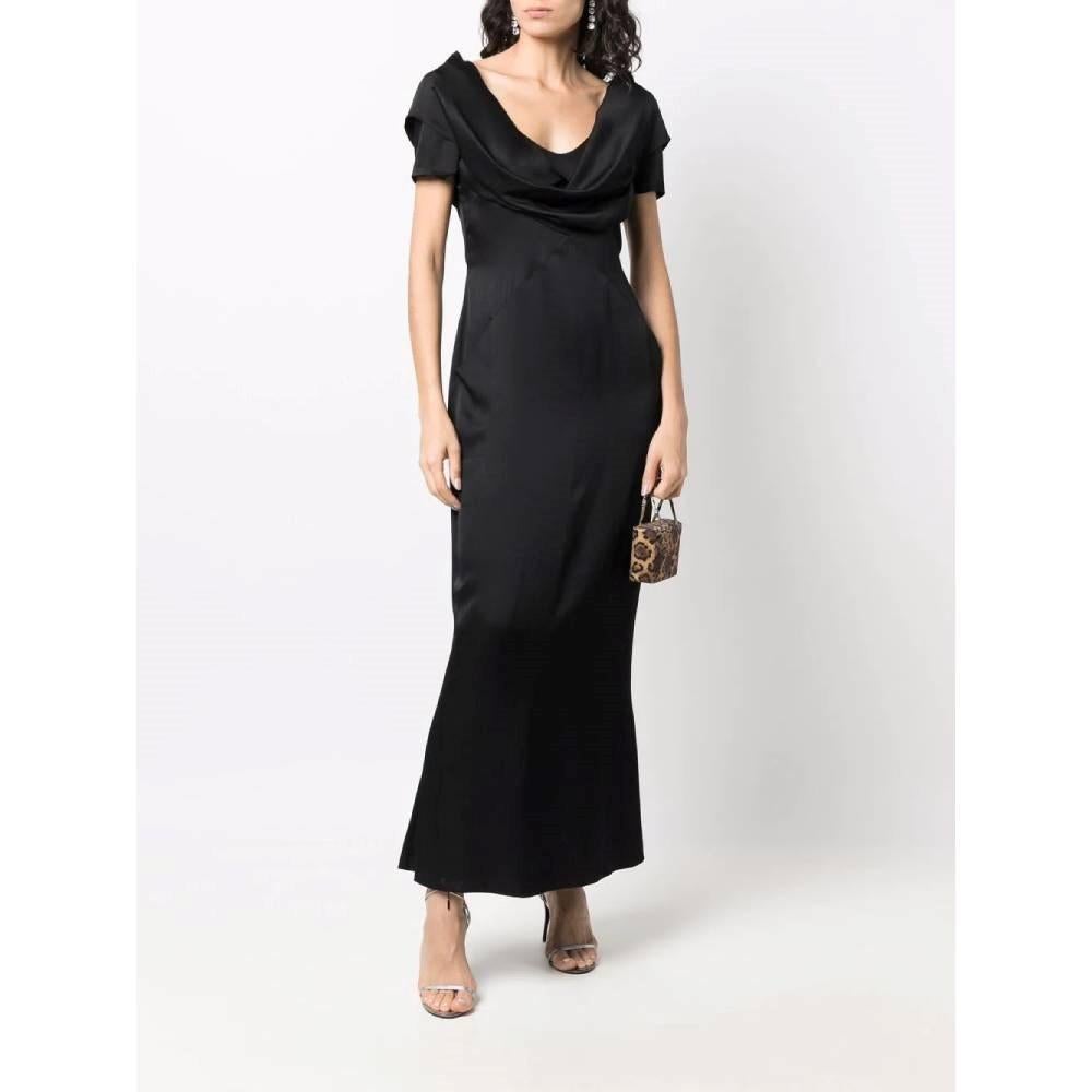 Chanel black silk long dress with short sleeves and draped neck. Padded shoulders. Frontal welt pockets. Back closure with button and zip.

Size: 42 FR

Flat measurements
Height: 182 cm
Bust: 42 cm
Sleeves: 19 cm
Shoulders: 41 cm

Product code: