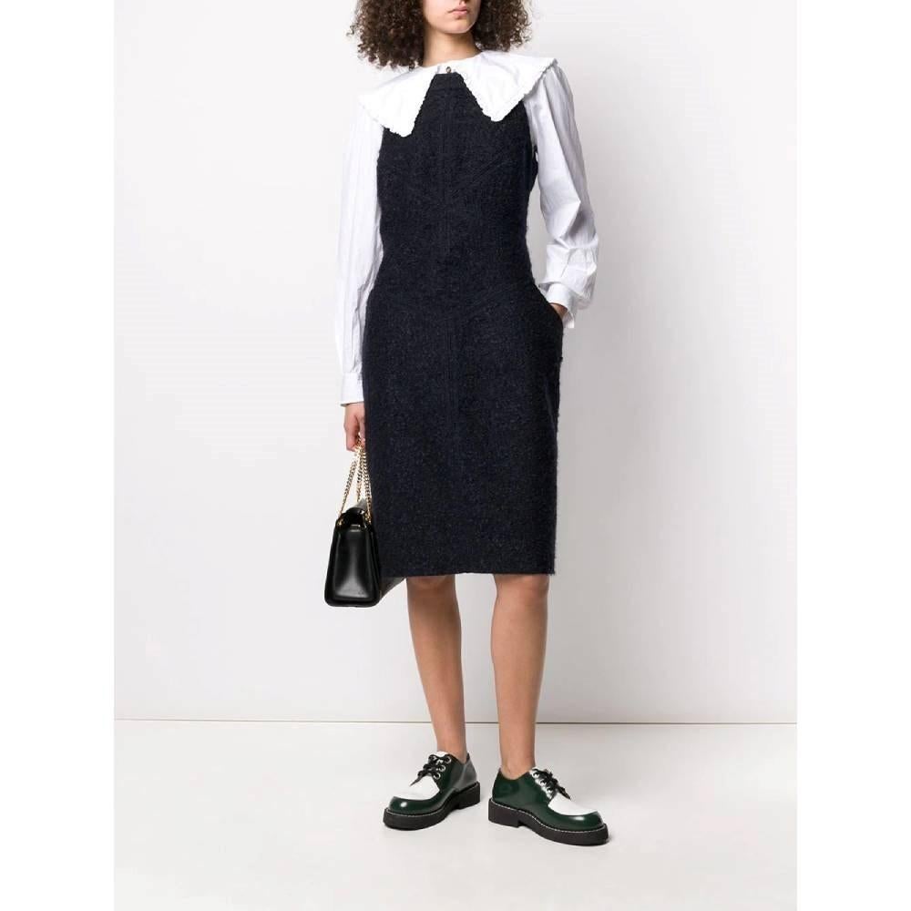 Chanel blue wool a-line 2000s sleeveless dress with embossed weft, round collar and back zip closure.

Size: 50 IT

Flat measurements
Height: 107 cm
Bust: 52 cm

Product code: A8056

Notes: Year: 2010

Composition: Outer: 65% Wool - 33% Mohair - 2%