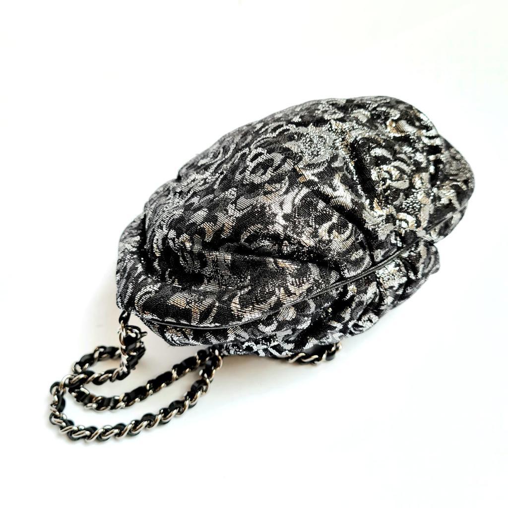 2000s Chanel Vintage Camellia Brocade Wristlet Clutch Unisexe en vente