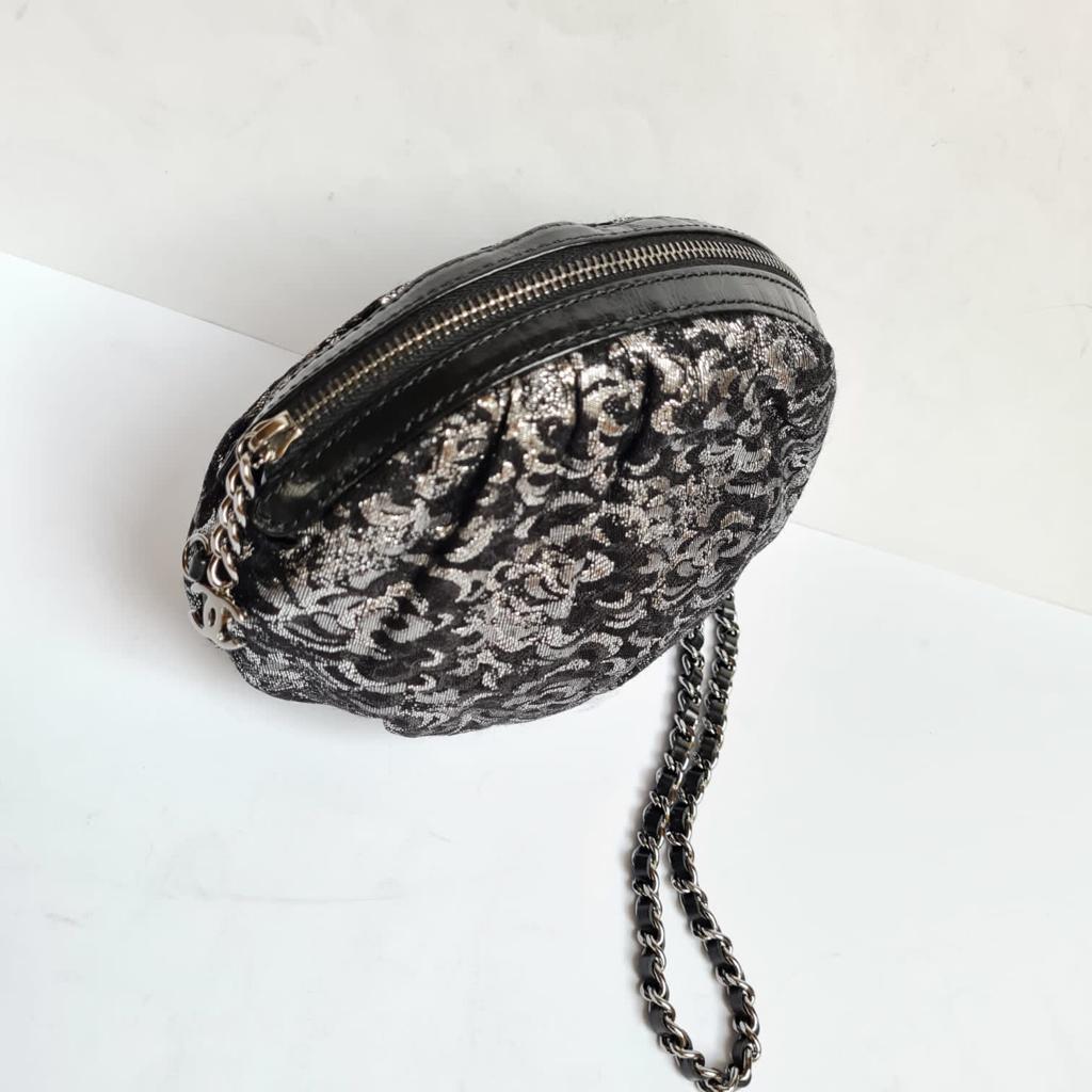 2000s Chanel Vintage Camellia Brocade Wristlet Clutch For Sale 4