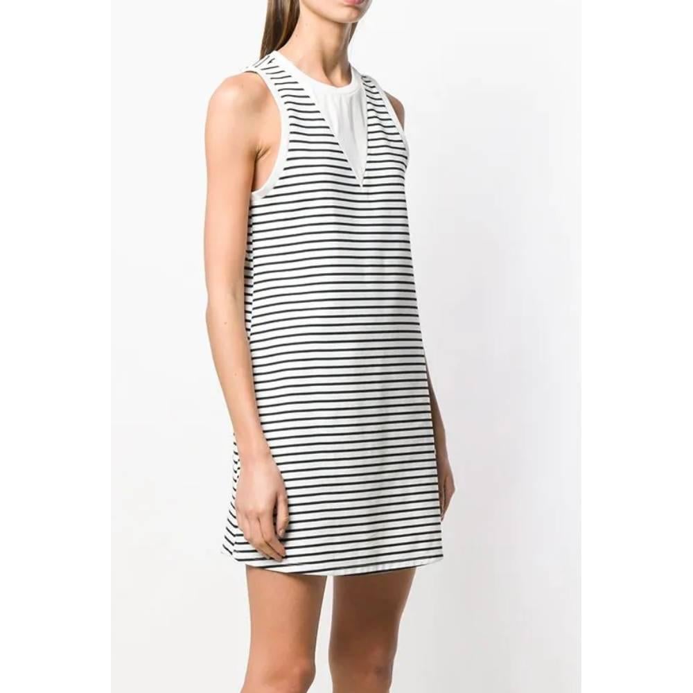 Chanel white and black striped cotton dress, with round neckline and decorative white V-neck, without sleeves and golden metal logo applied. Straight hem.

Years: 2006s

Made in Italy

Size: 46 IT

Linear measures

Lenght: 85 cm
Bust: 40 cm
Waist: