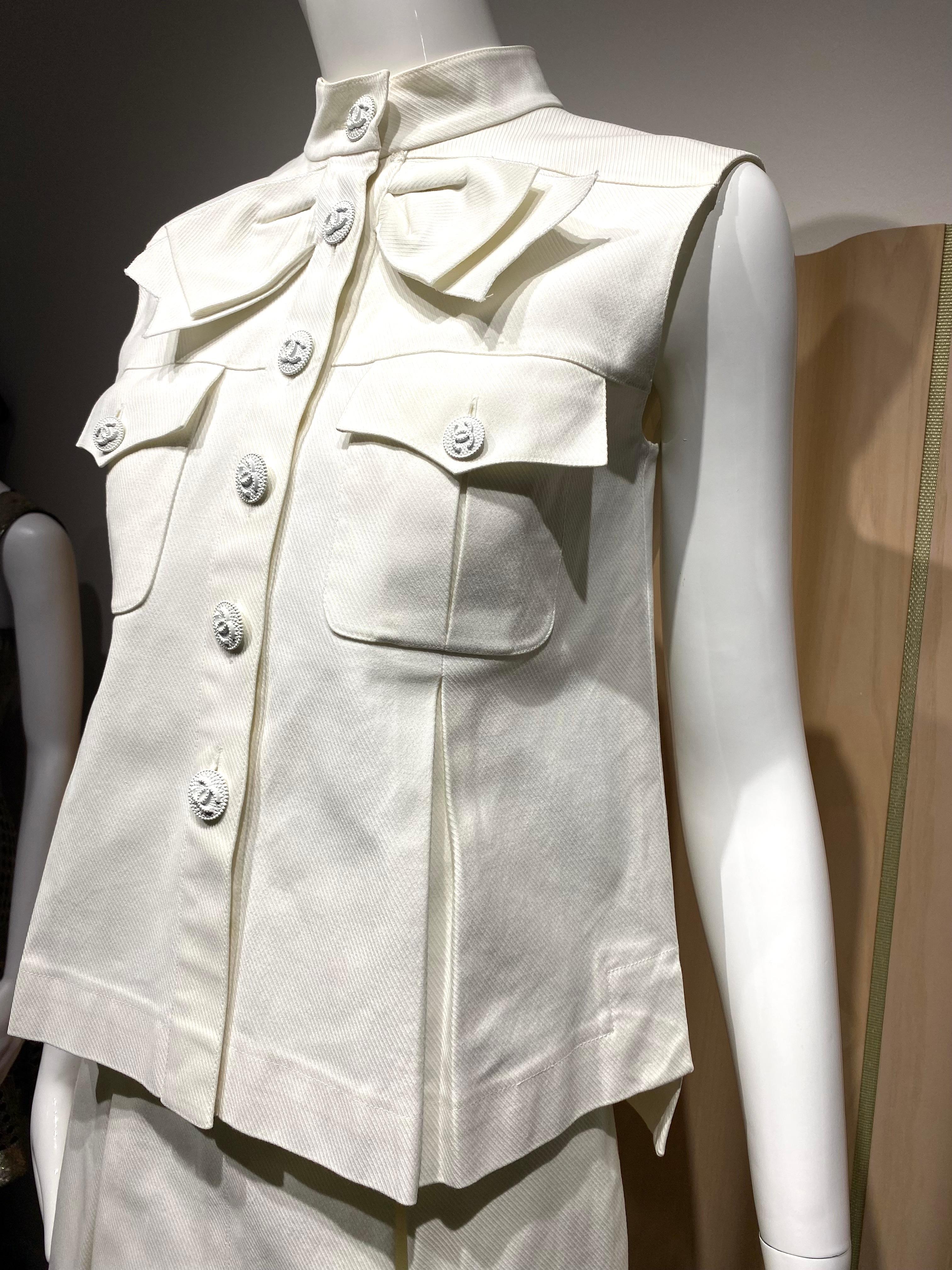 2000s Chanel White Cotton Bow Top and skirt Set For Sale 7