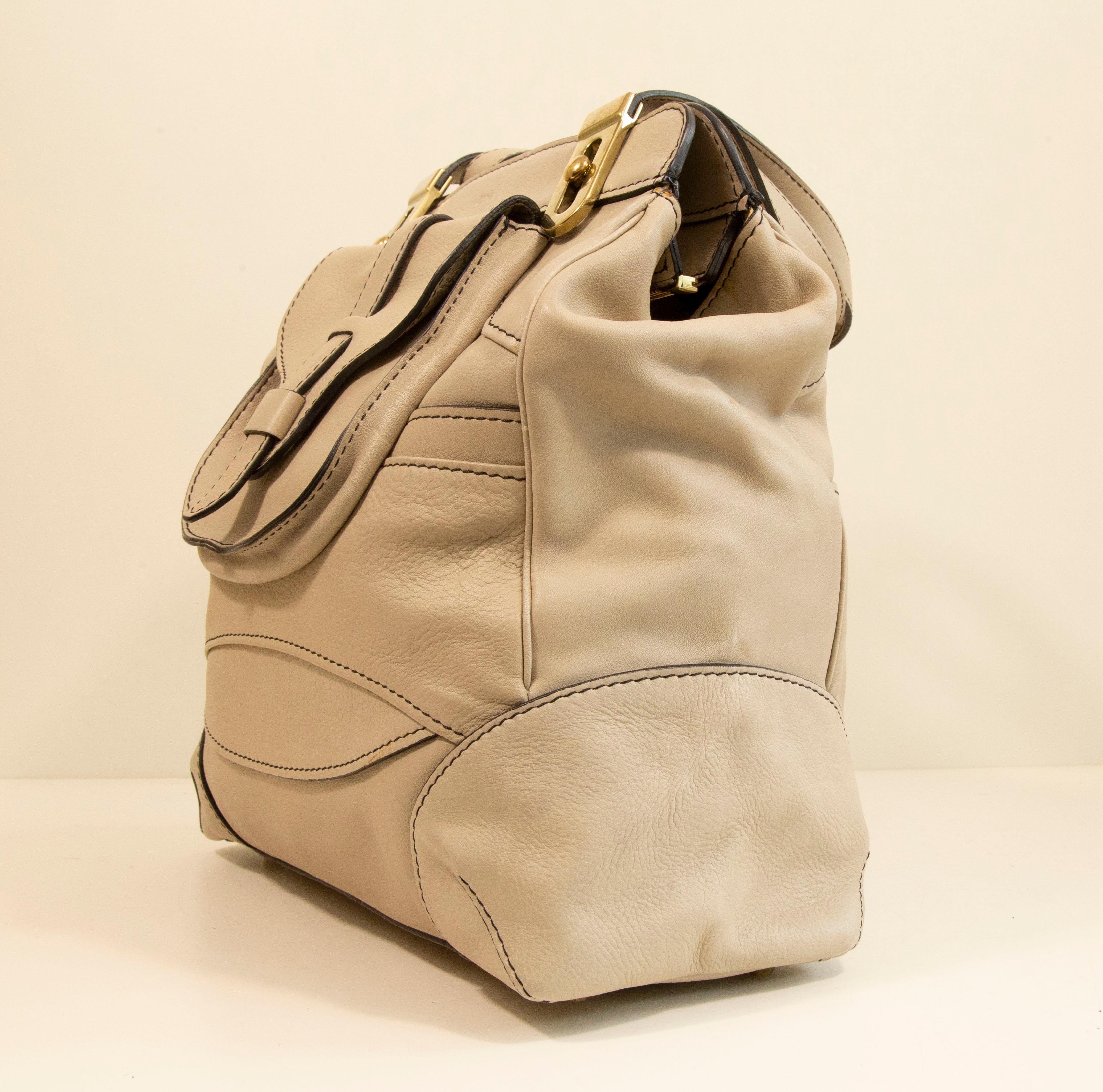 2000s Chloe Beige Leather Large Tote Bag In Good Condition For Sale In Arnhem, NL