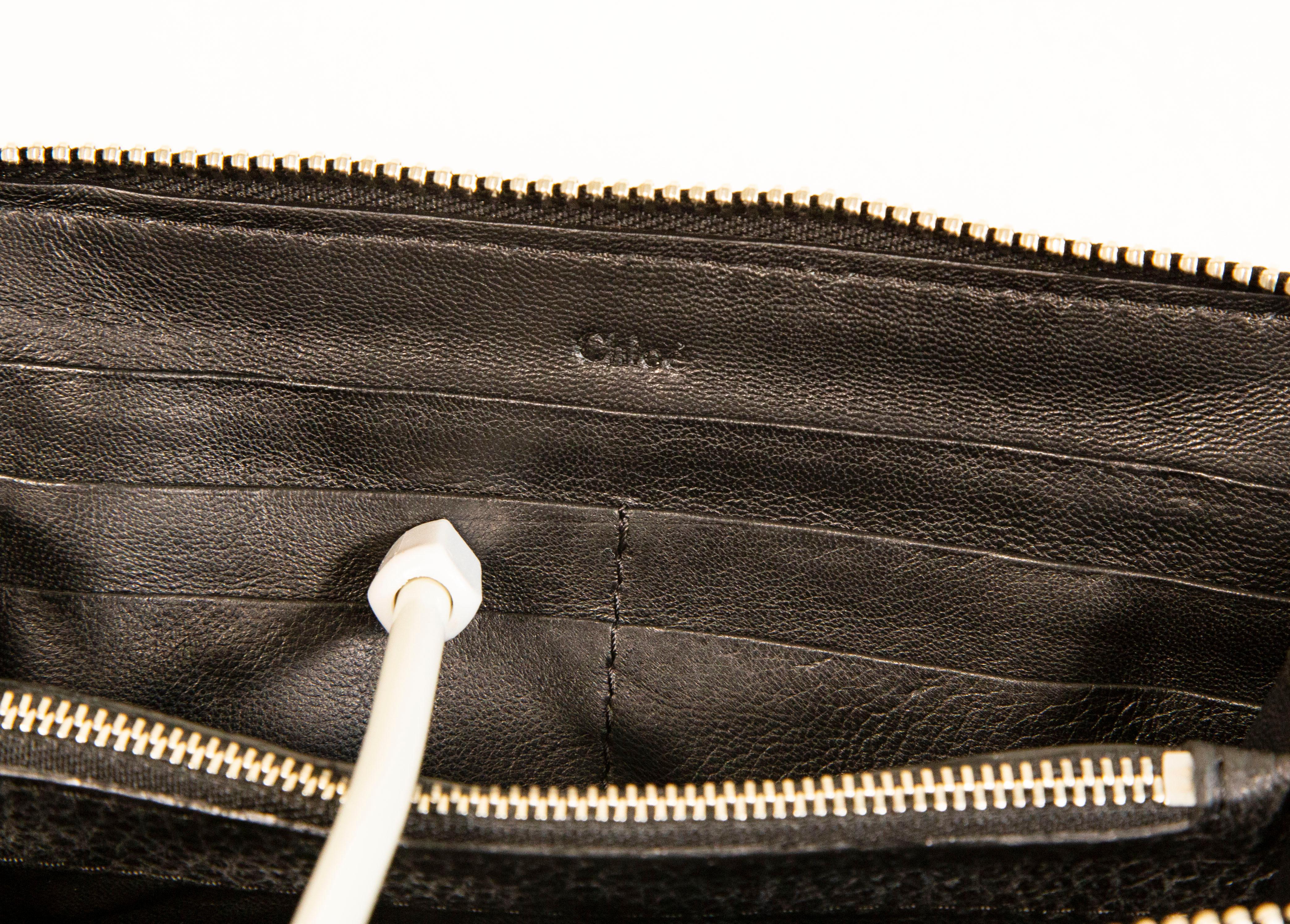 2000s Chloe Black Leather Paddington Zip Around Wallet 2