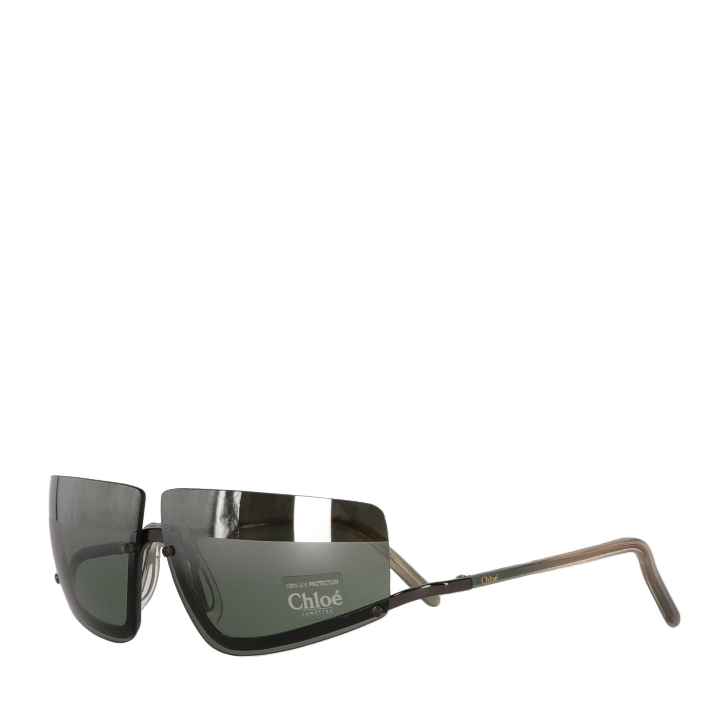Chloé metal frame sunglasses with mirrored green lenses.
Please note, this item cannot be shipped to the US.

Years: 2000s
Made in Italy

Width: 14 cm
Height: 4,5 cm