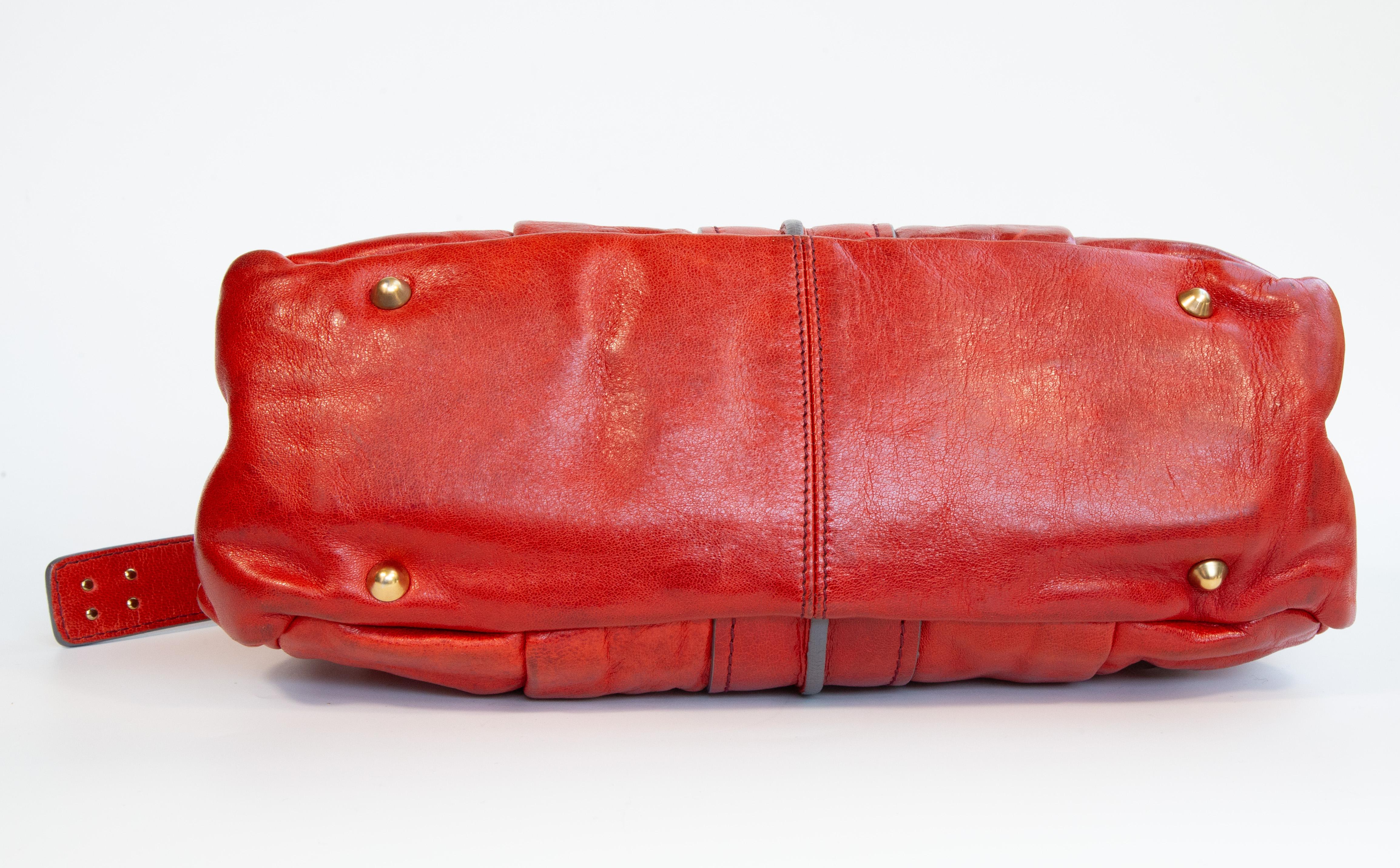 2000er Chloe Heloise Rote Leder-Umhängetasche im Angebot 10