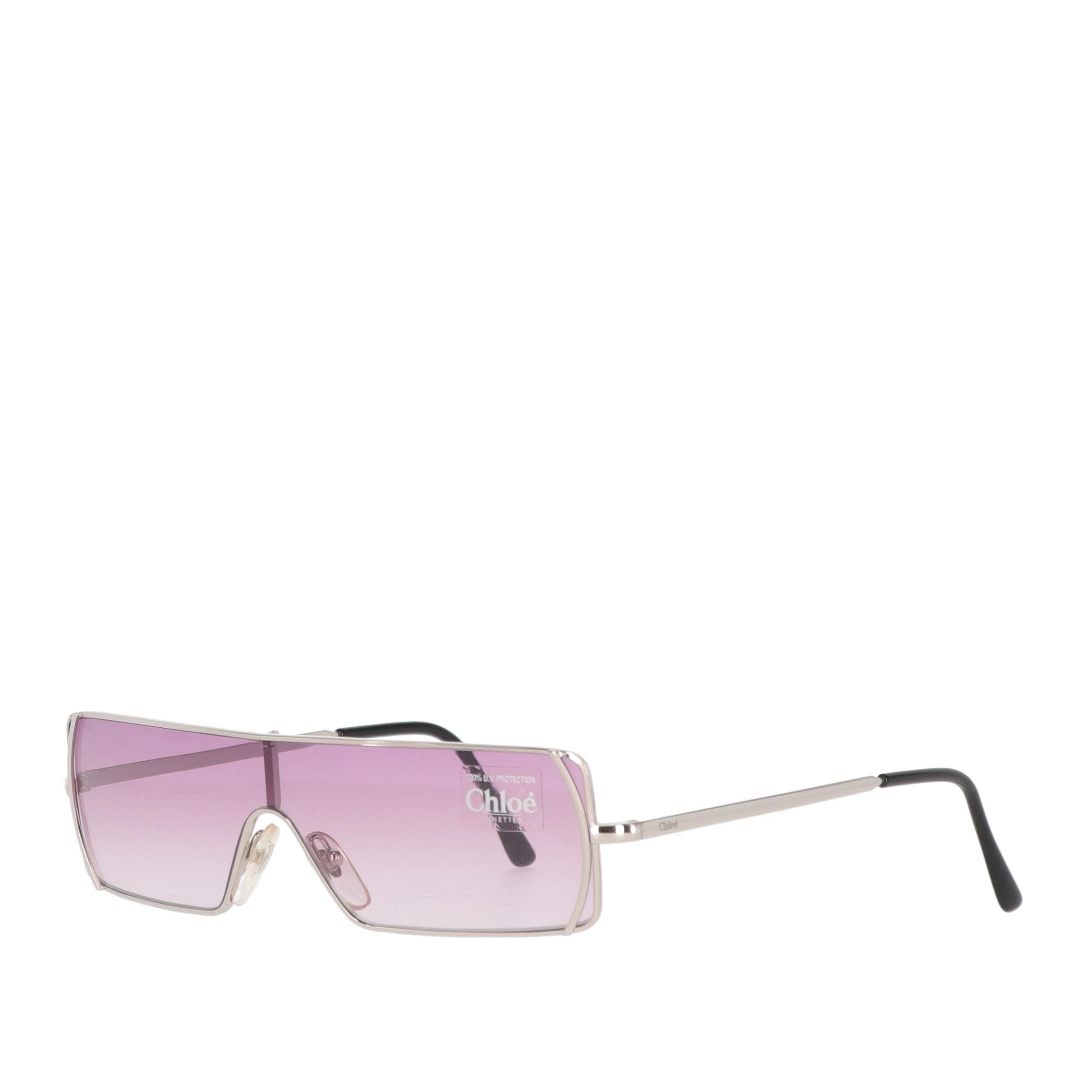 Chloé mask sunglasse, silver-tone metal frame and lilac lenses.
Please note, this item cannot be shipped to the US.

Years: 2000s

Made in Italy

Width: 13,5 cm
Height: 3,5 cm