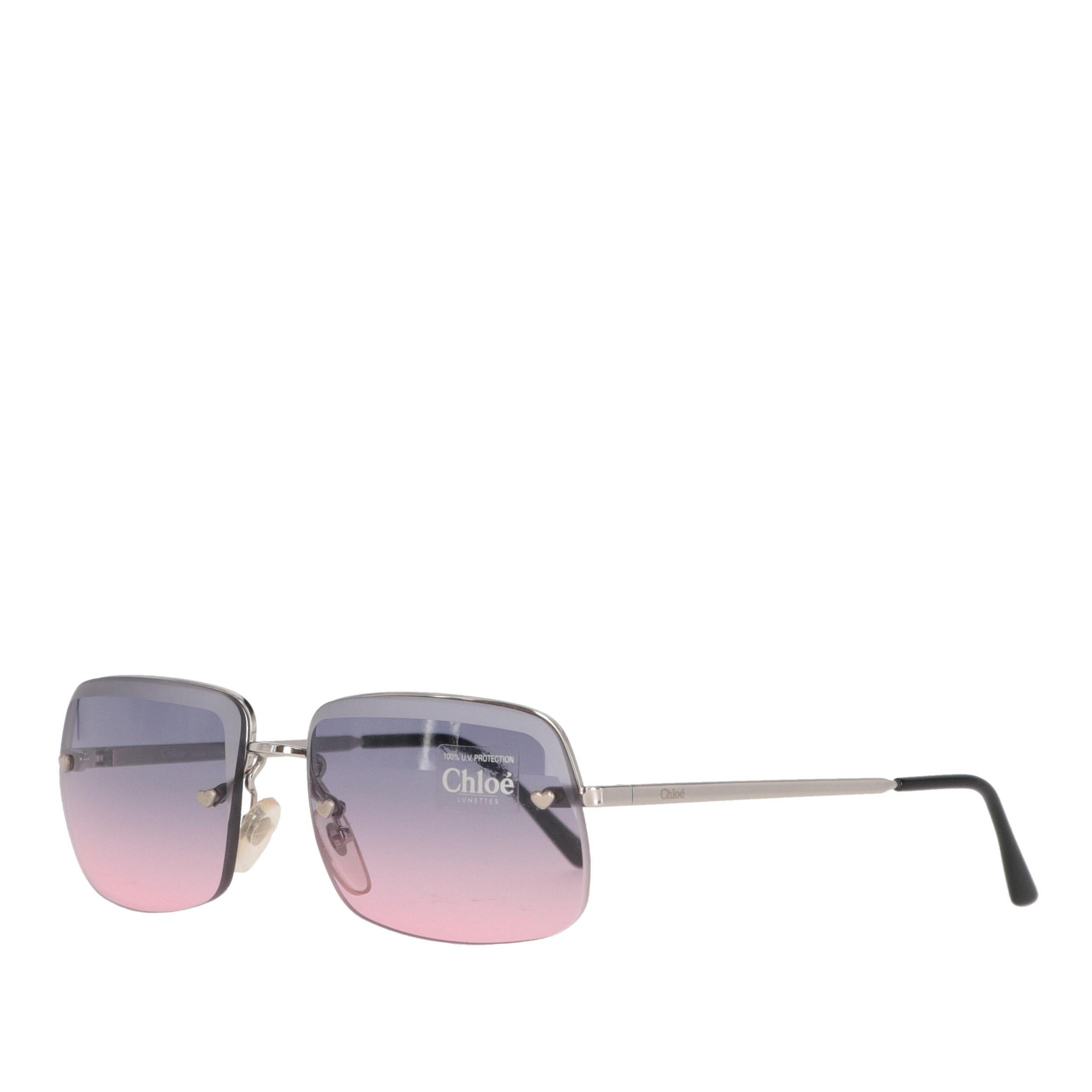 Chloé sunglasses with silver-tone thin metal frame and pink gradient lenses.

Please note, this item cannot be shipped to the US.
Years: 2000s

Made in Italy

Width: 14 cm
Height: 4,5 cm