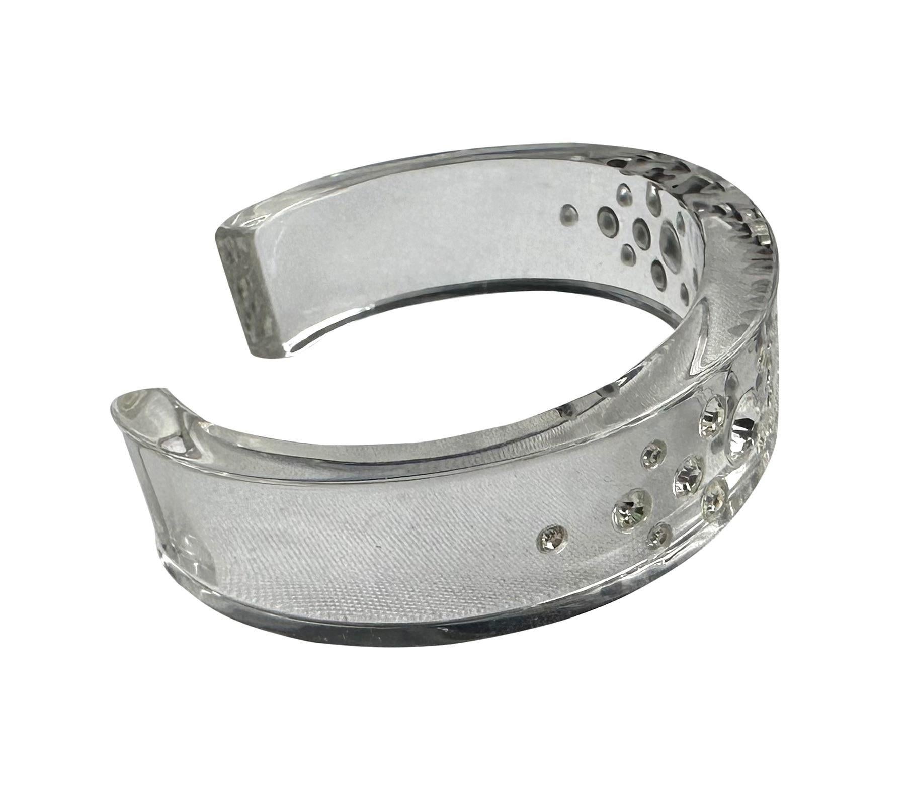 De las mujeres 2000s Christian Dior by John Galliano Anillo de puño con logotipo de estrás acrílico transparente en venta