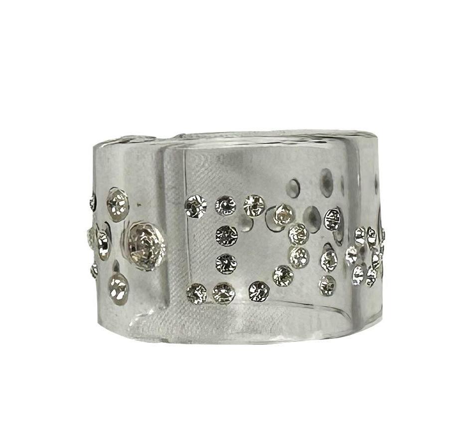 2000s Christian Dior by John Galliano Anillo de puño con logotipo de estrás acrílico transparente en venta 1