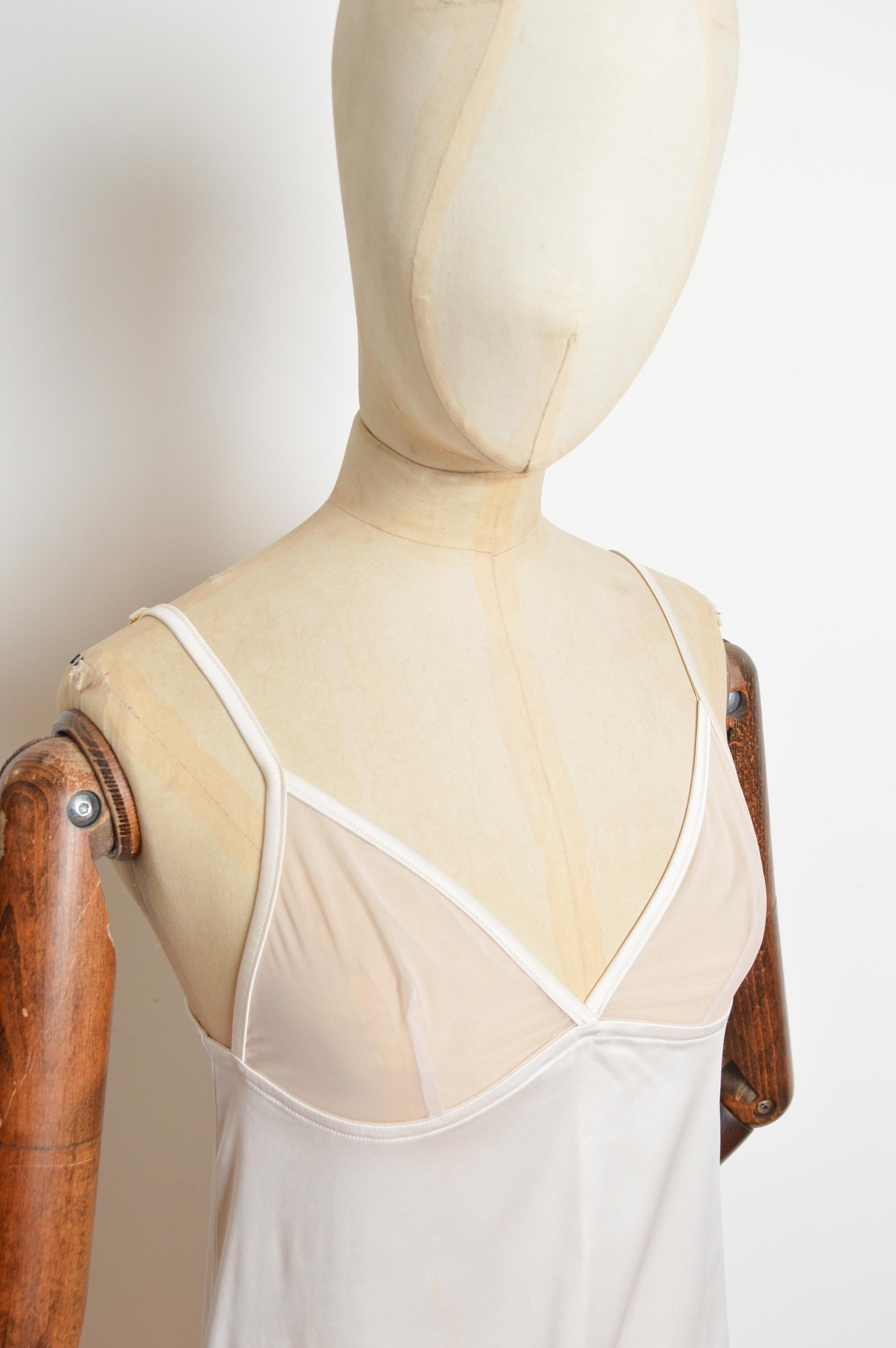 Vestido de tirantes con perlas transparentes en crema, Christian Dior by John Galliano, 2000 en venta 1