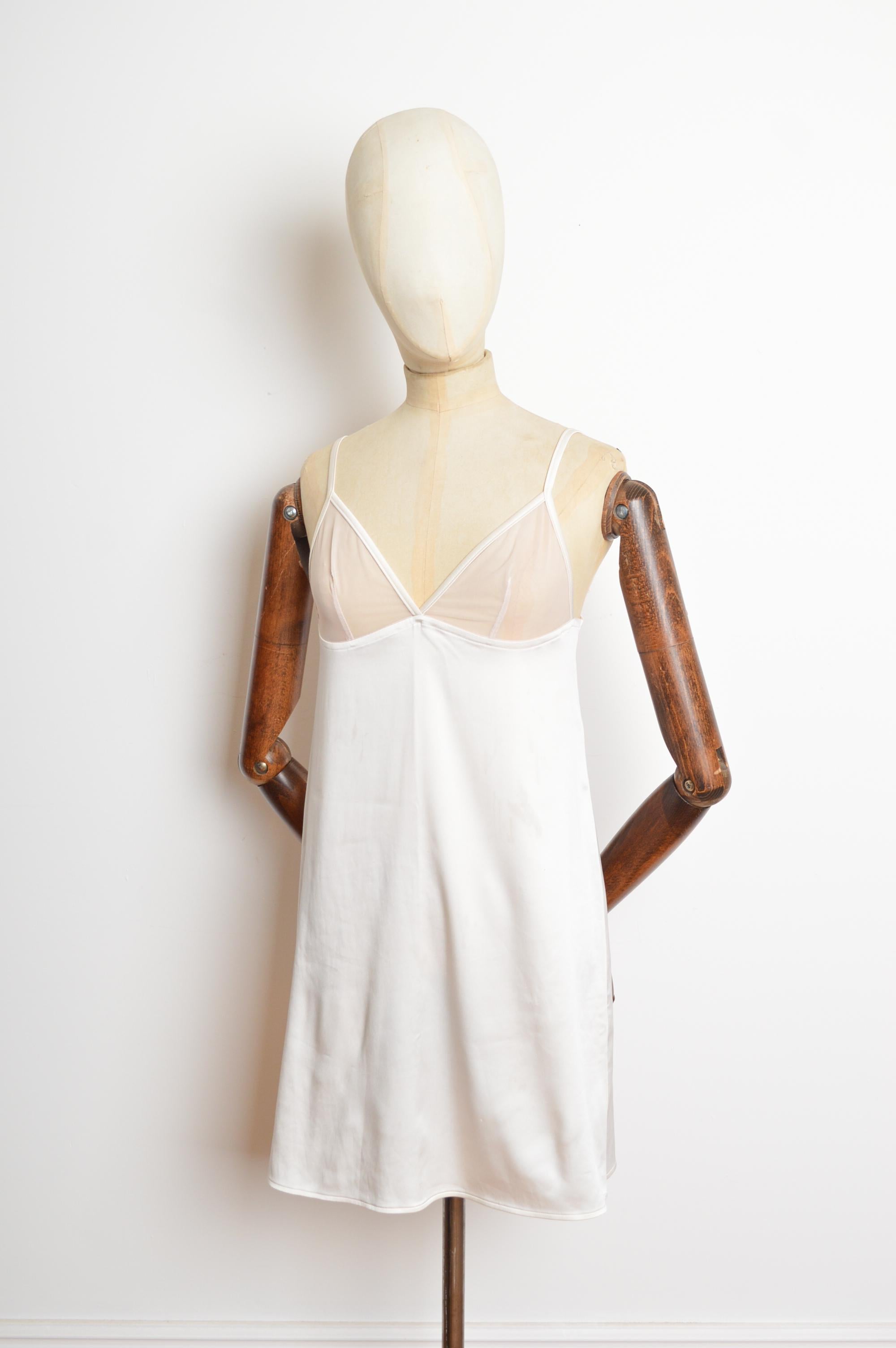Vestido de tirantes con perlas transparentes en crema, Christian Dior by John Galliano, 2000 en venta 2